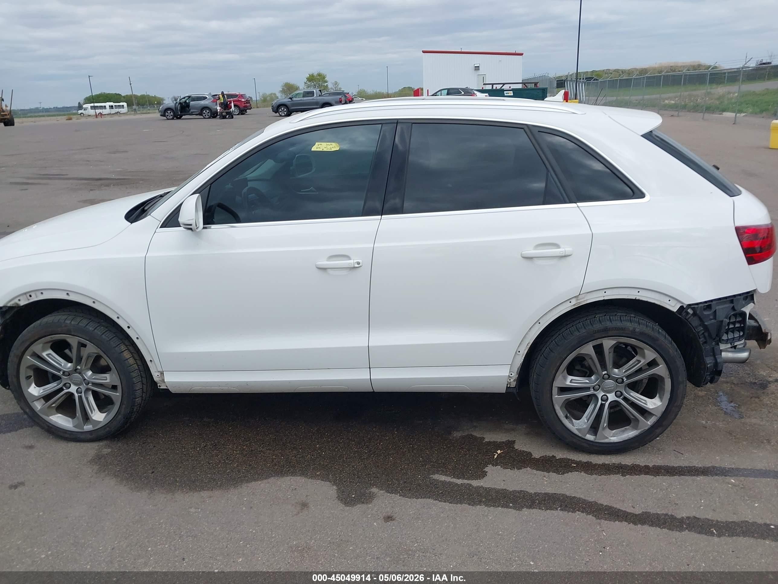 2015 Audi Q3 2.0t Premium Plus Белый vin: WA1GFCFS9FR006840