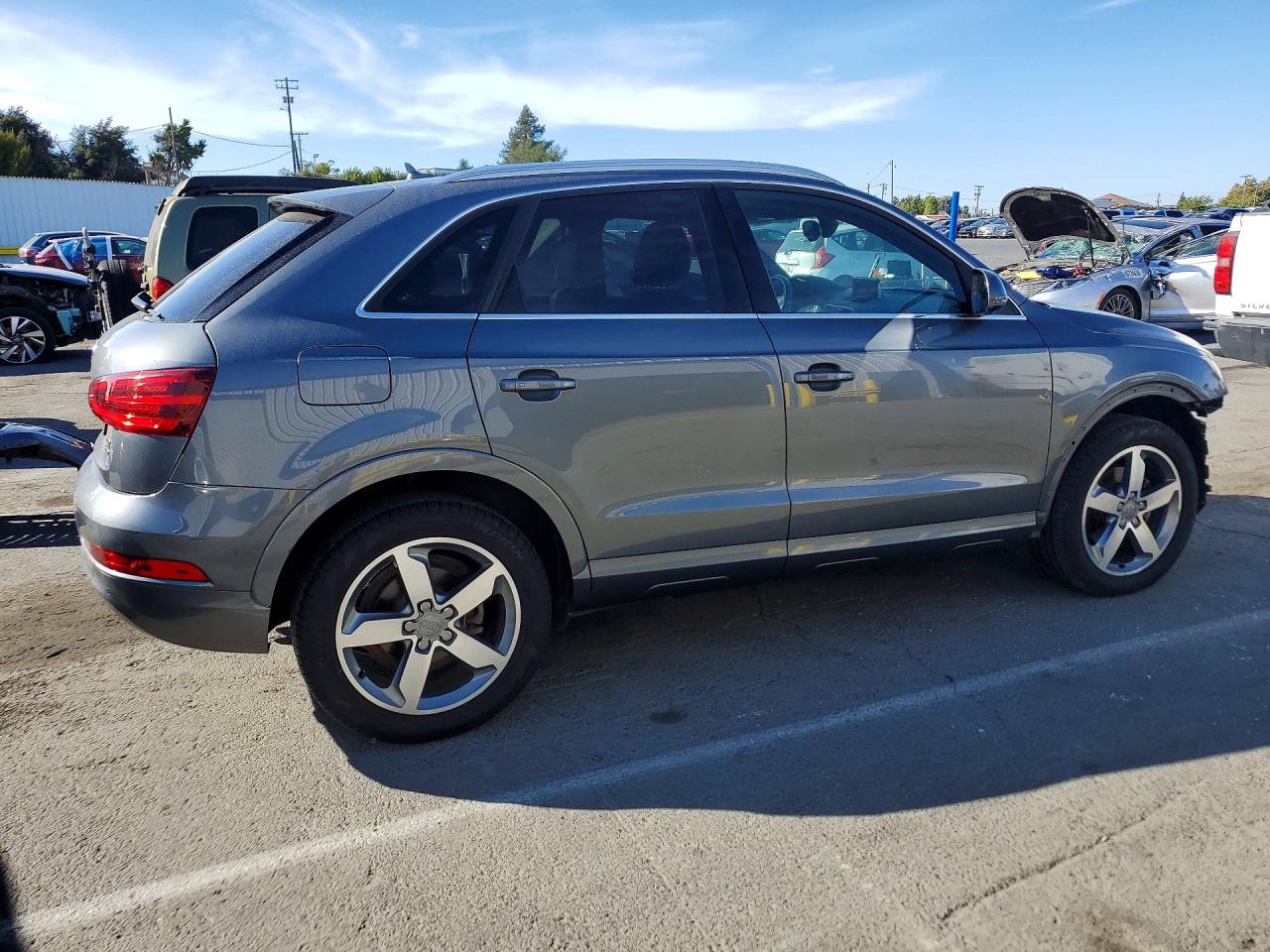 2015 Audi Q3 Prestige Серый vin: WA1GFCFS9FR011388