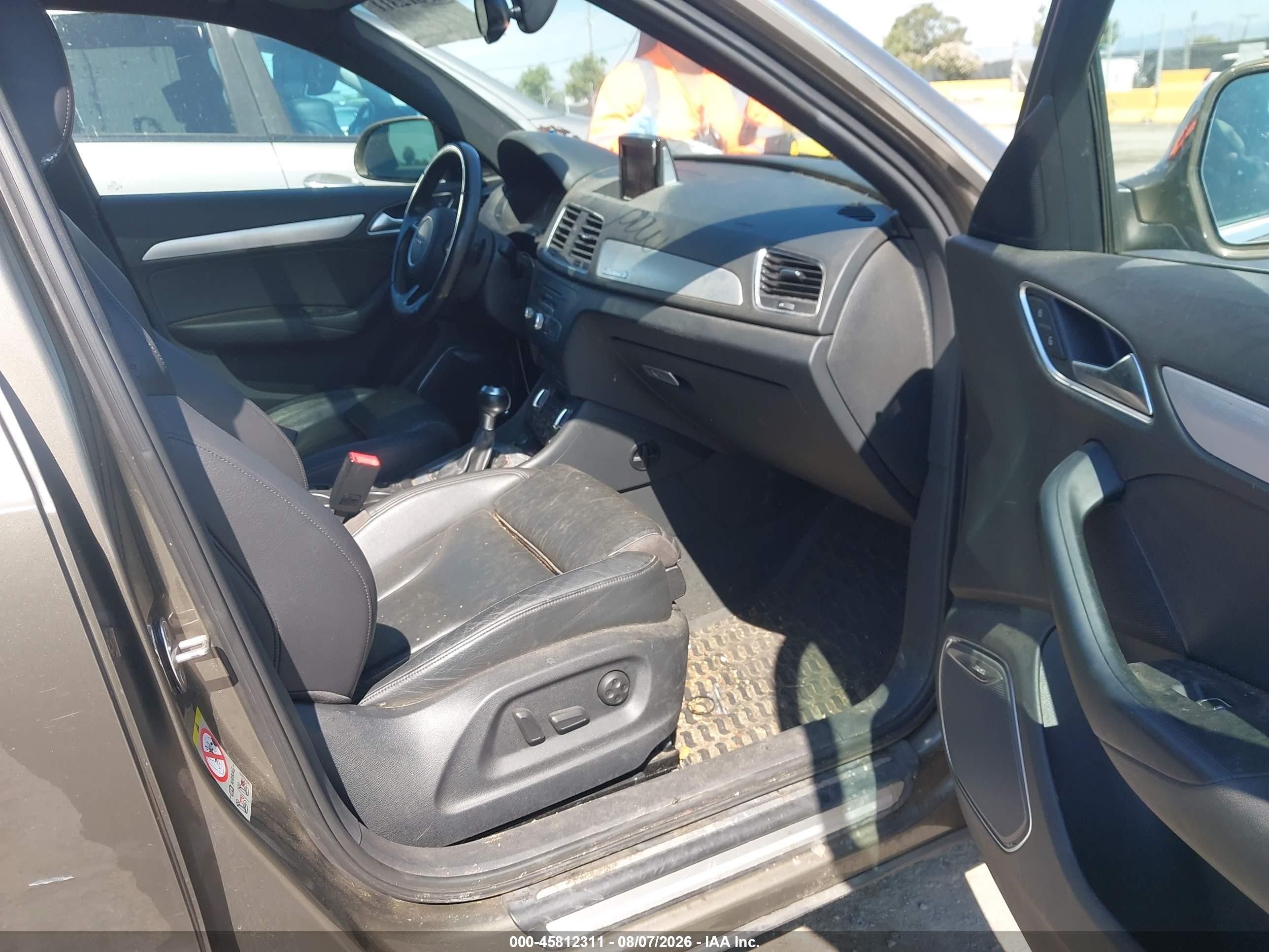 2015 Audi Q3 2.0t Premium Plus Brown vin: WA1GFCFSXFR011285