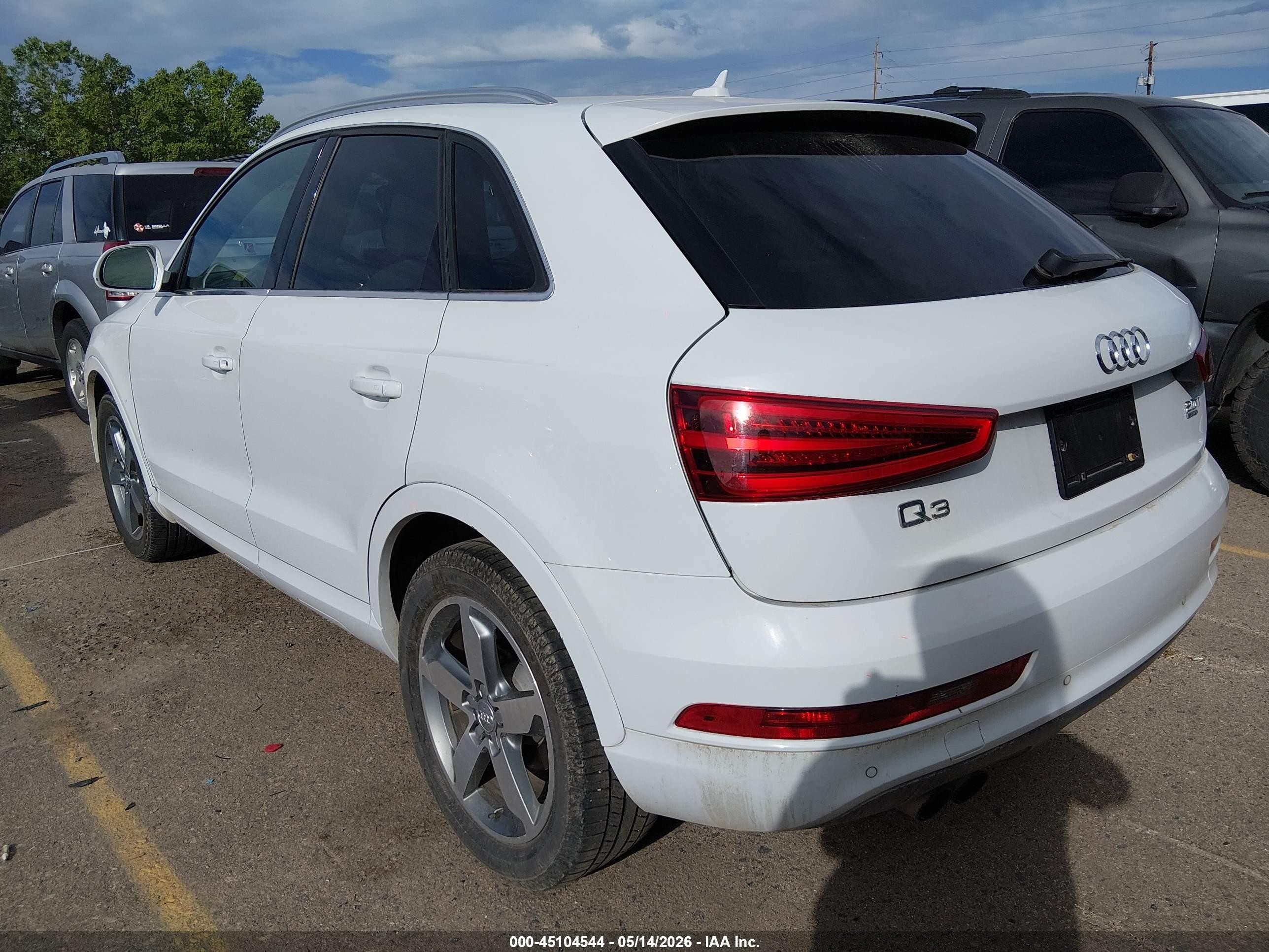 2015 Audi Q3 2.0t Premium Plus White vin: WA1GFCFSXFR011996