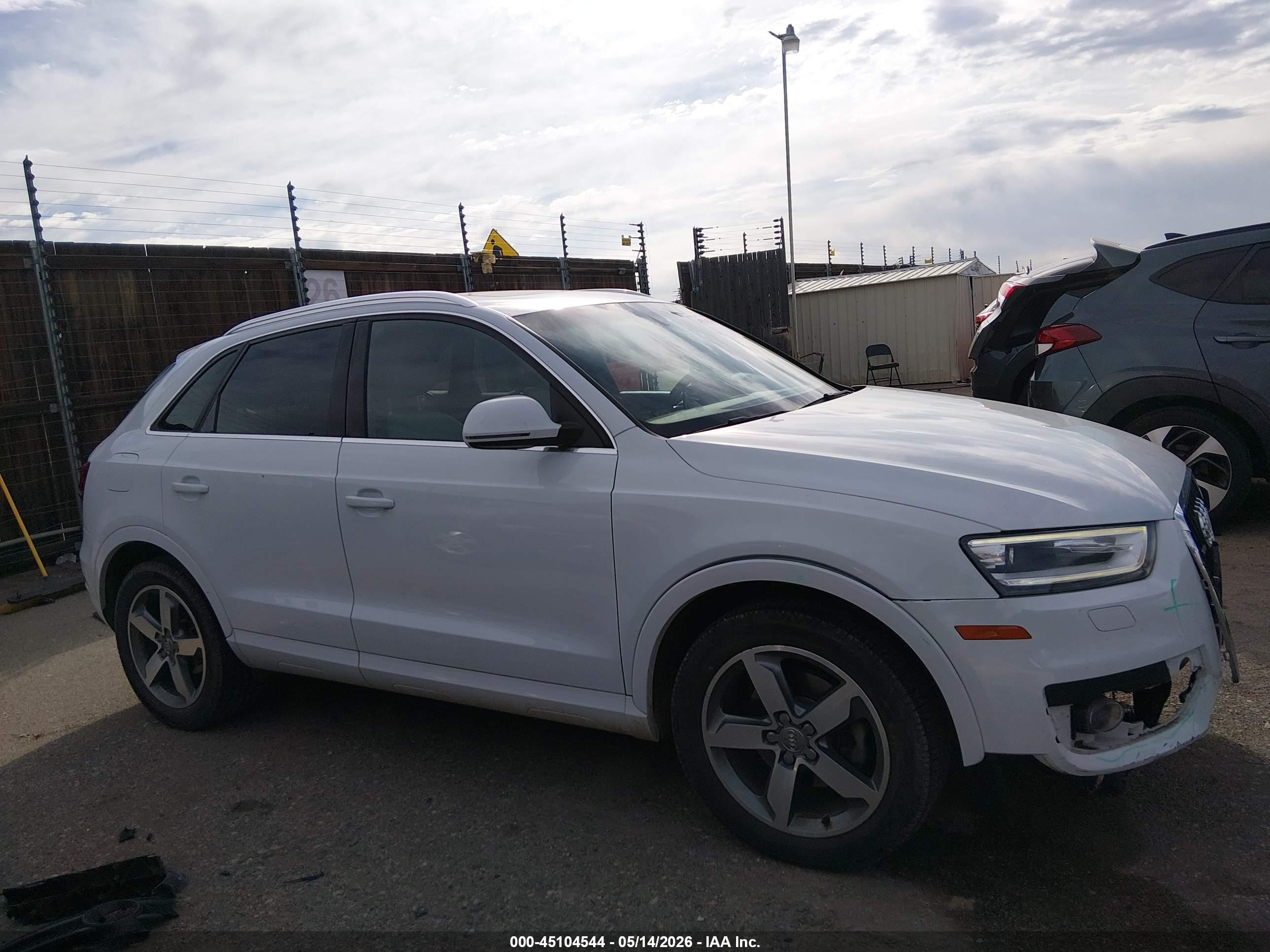 2015 Audi Q3 2.0t Premium Plus White vin: WA1GFCFSXFR011996