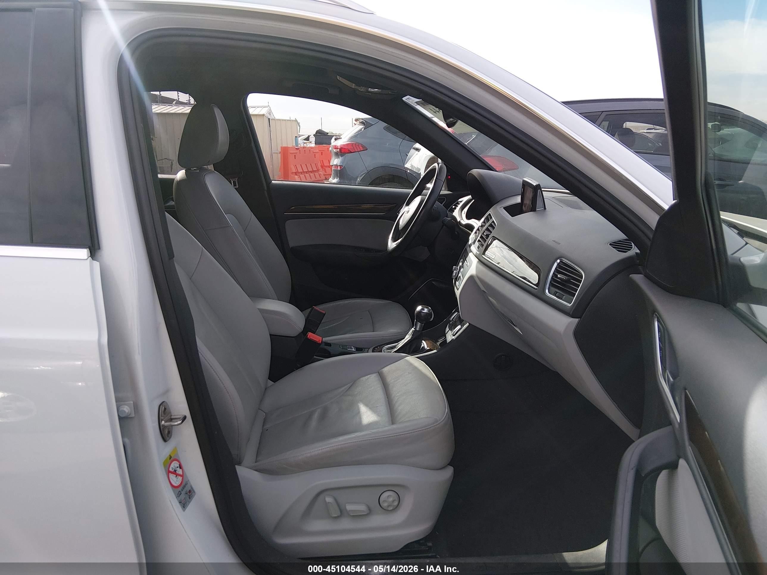 2015 Audi Q3 2.0t Premium Plus White vin: WA1GFCFSXFR011996