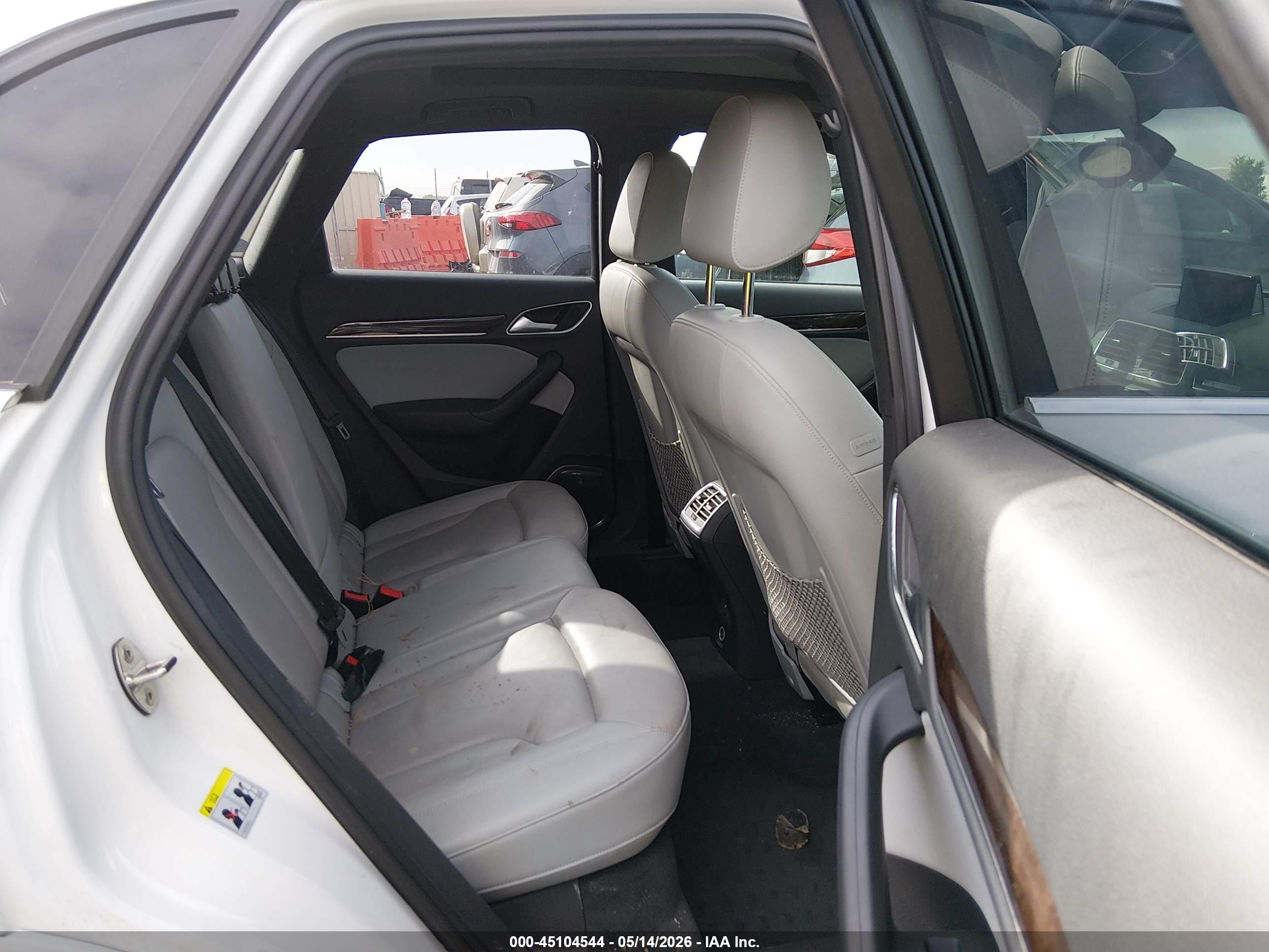 2015 Audi Q3 2.0t Premium Plus White vin: WA1GFCFSXFR011996