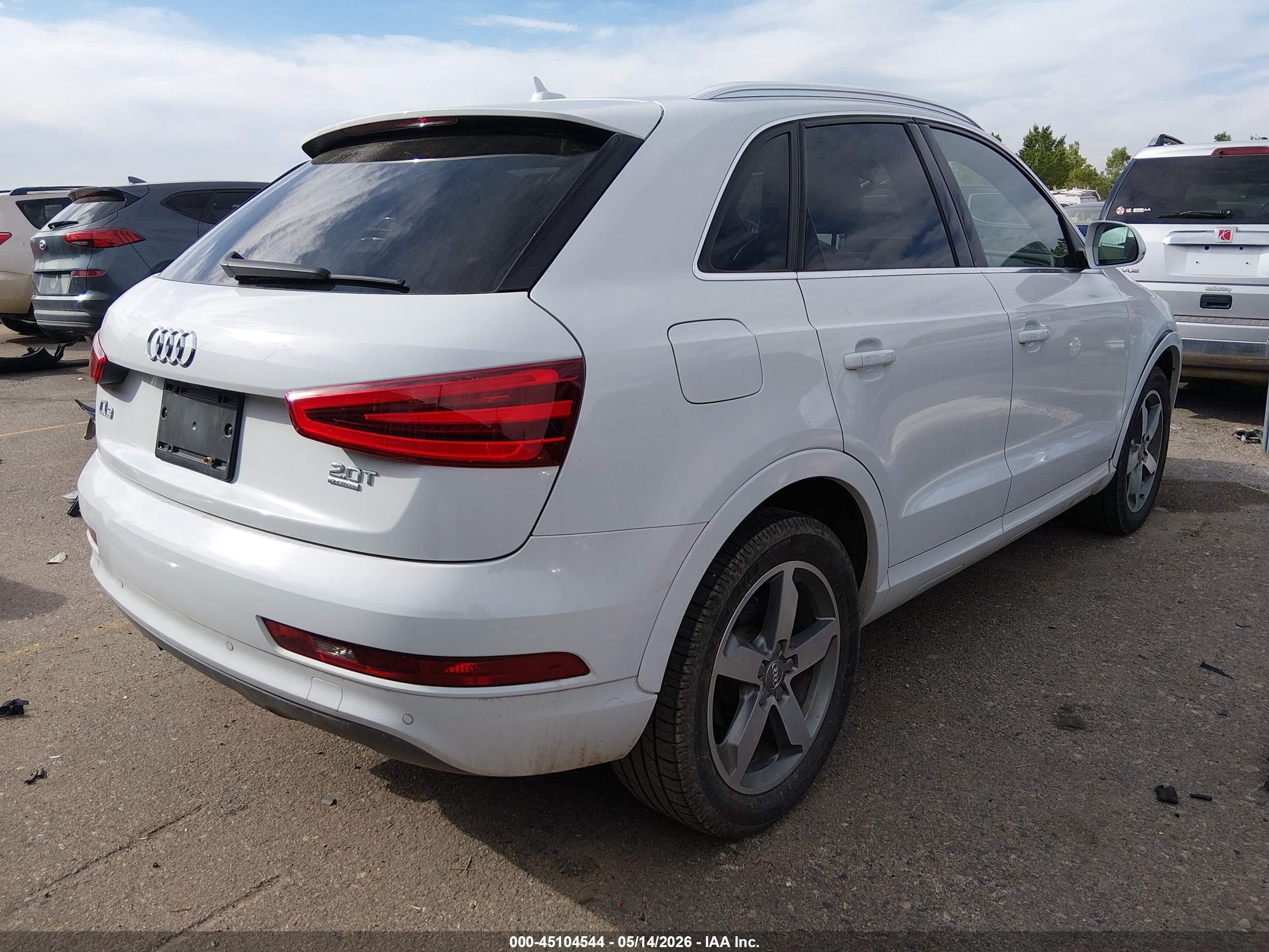 2015 Audi Q3 2.0t Premium Plus White vin: WA1GFCFSXFR011996
