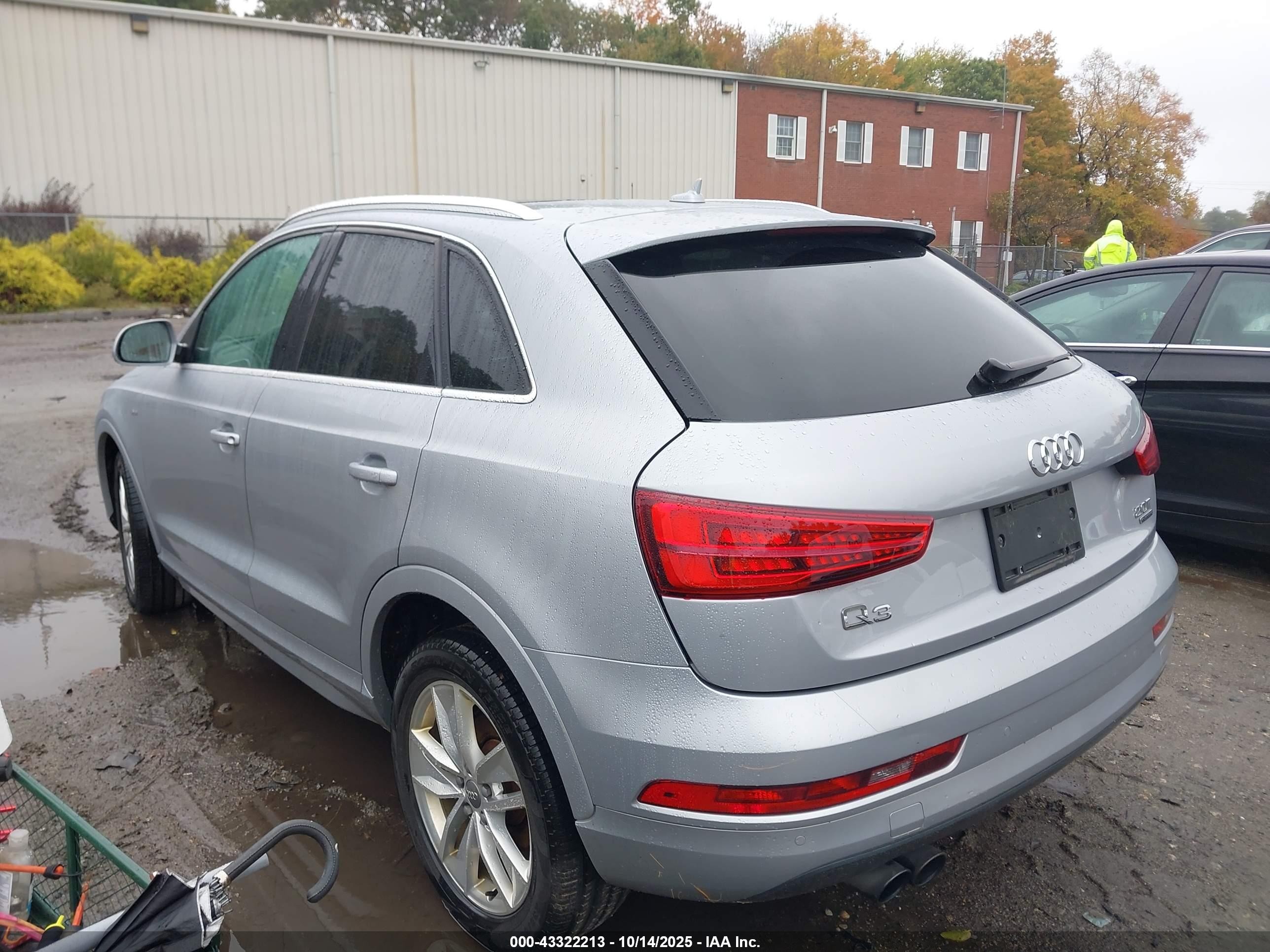 2018 Audi Q3 2.0t Premium/2.0t Sport Premium Silver vin: WA1JCCFS0JR021380