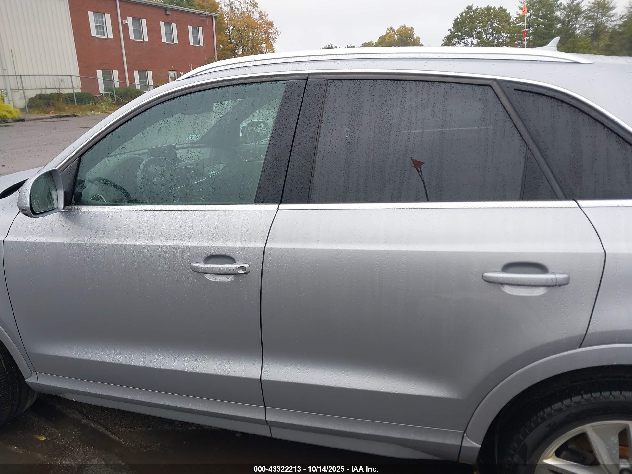 2018 Audi Q3 2.0t Premium/2.0t Sport Premium Silver vin: WA1JCCFS0JR021380