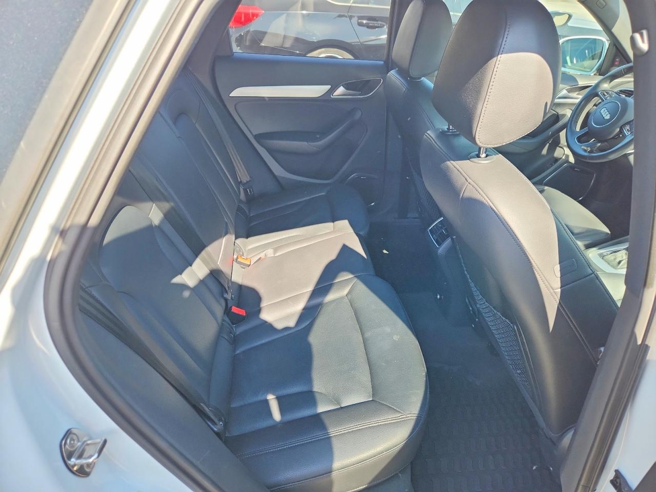 2018 Audi Q3 Premium Plus Белый vin: WA1JCCFS1JR032663