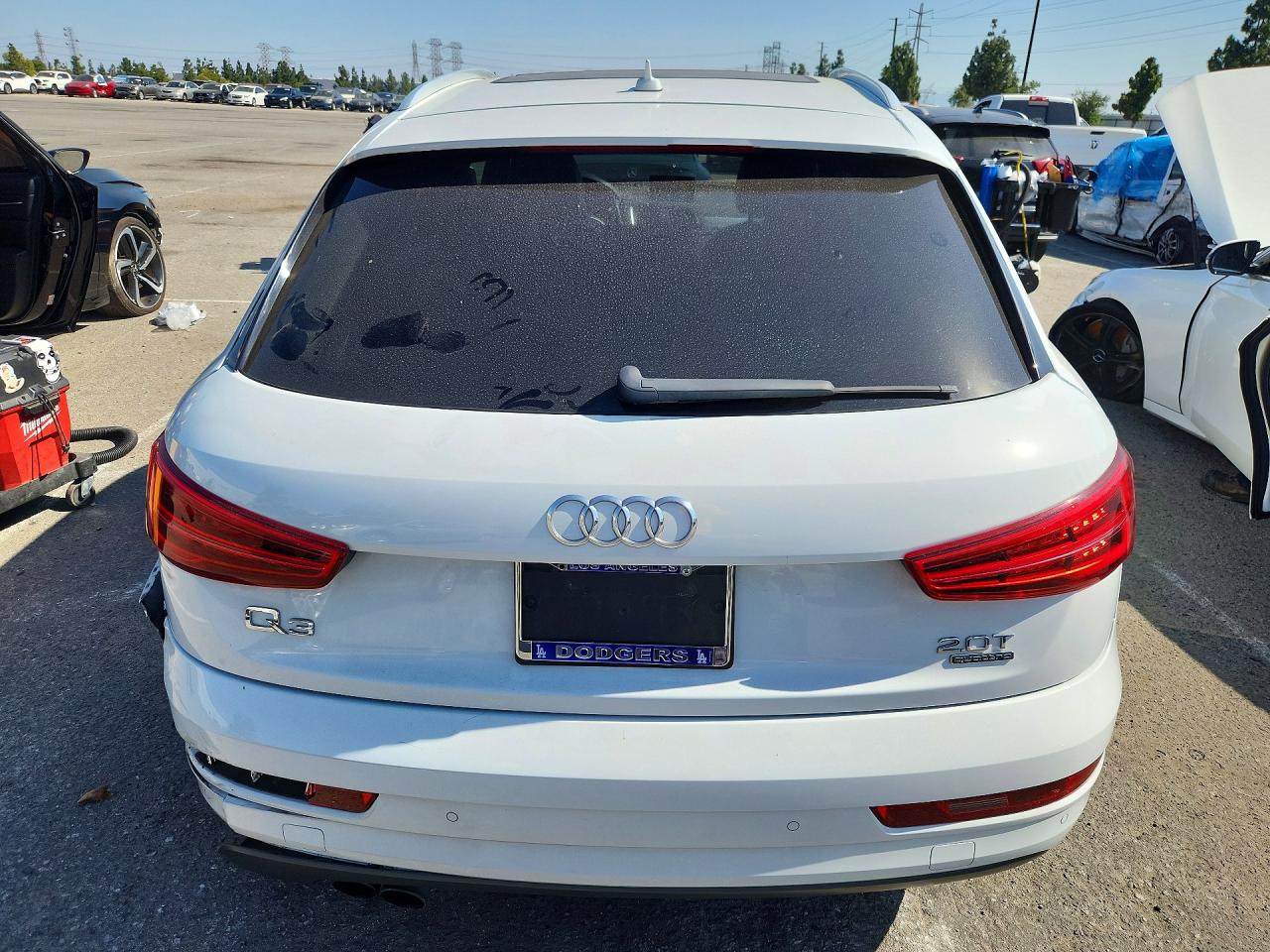 2018 Audi Q3 Premium Plus Белый vin: WA1JCCFS1JR032663