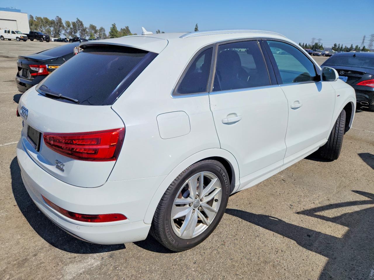 2018 Audi Q3 Premium Plus Белый vin: WA1JCCFS1JR032663