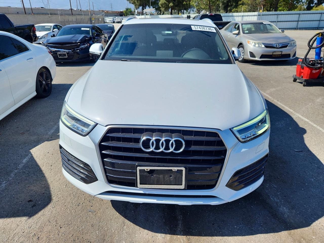 2018 Audi Q3 Premium Plus Белый vin: WA1JCCFS1JR032663