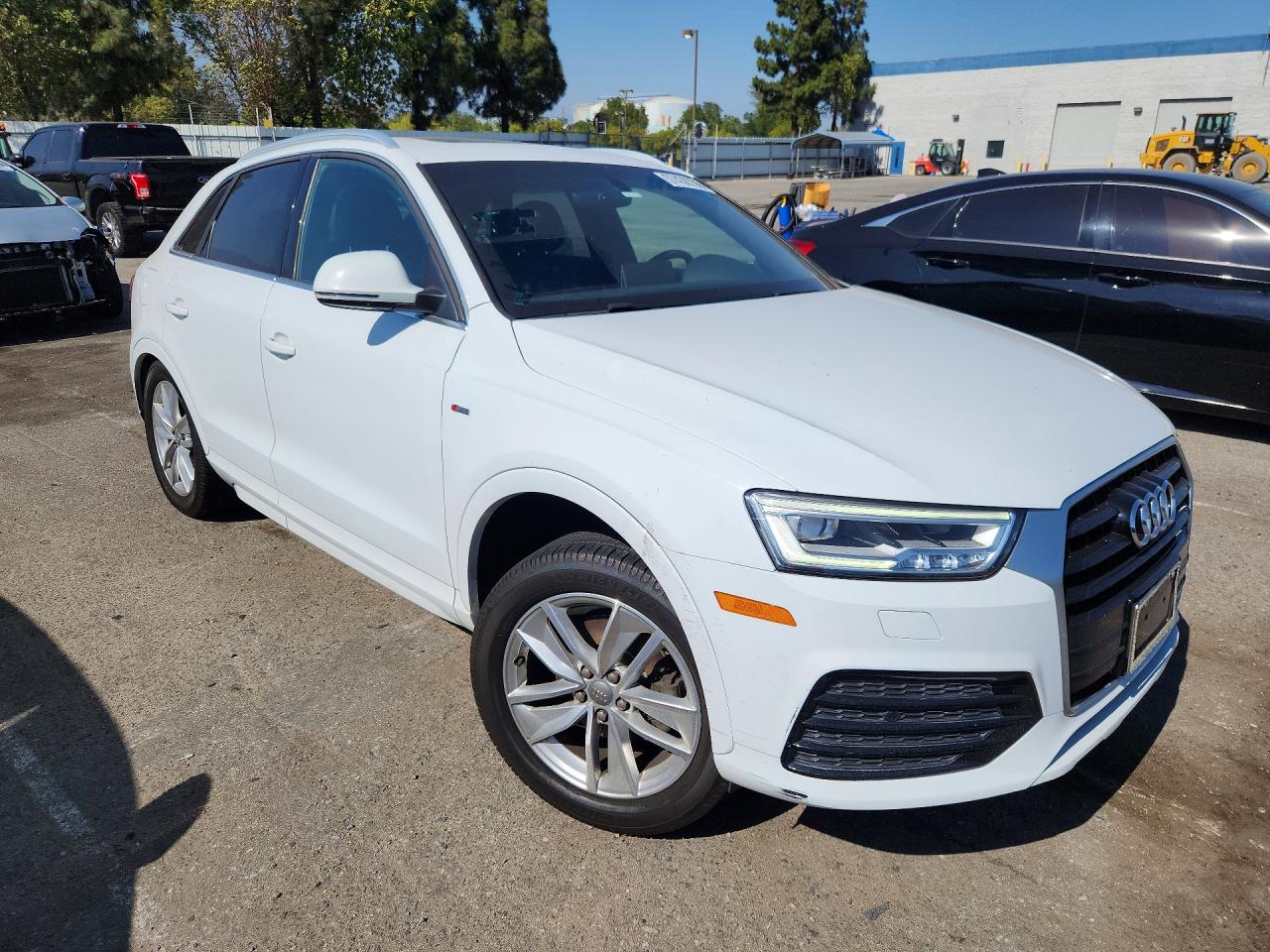 2018 Audi Q3 Premium Plus Белый vin: WA1JCCFS1JR032663