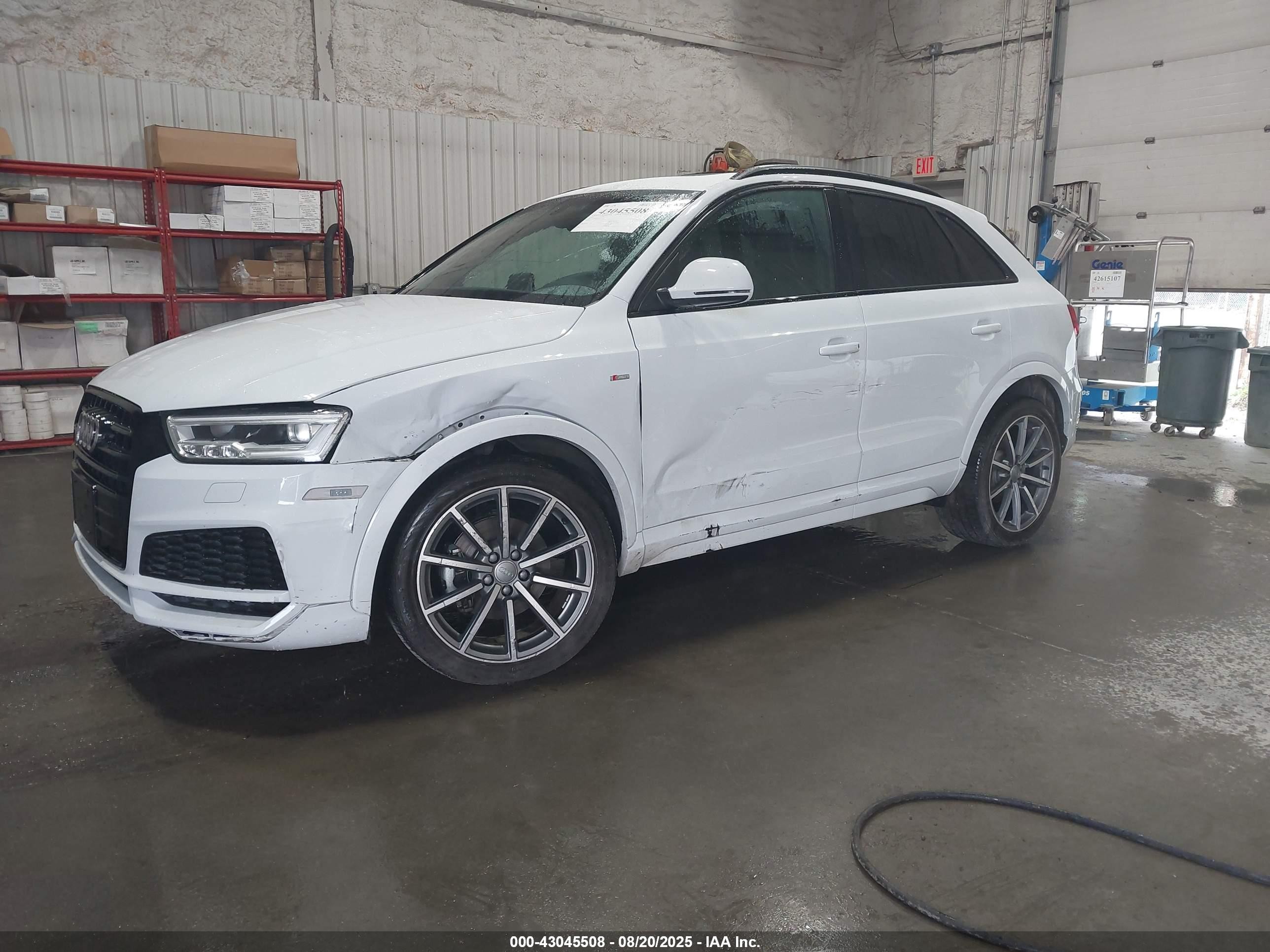 2018 Audi Q3 2.0t Premium/2.0t Sport Premium White vin: WA1JCCFS3JR001107
