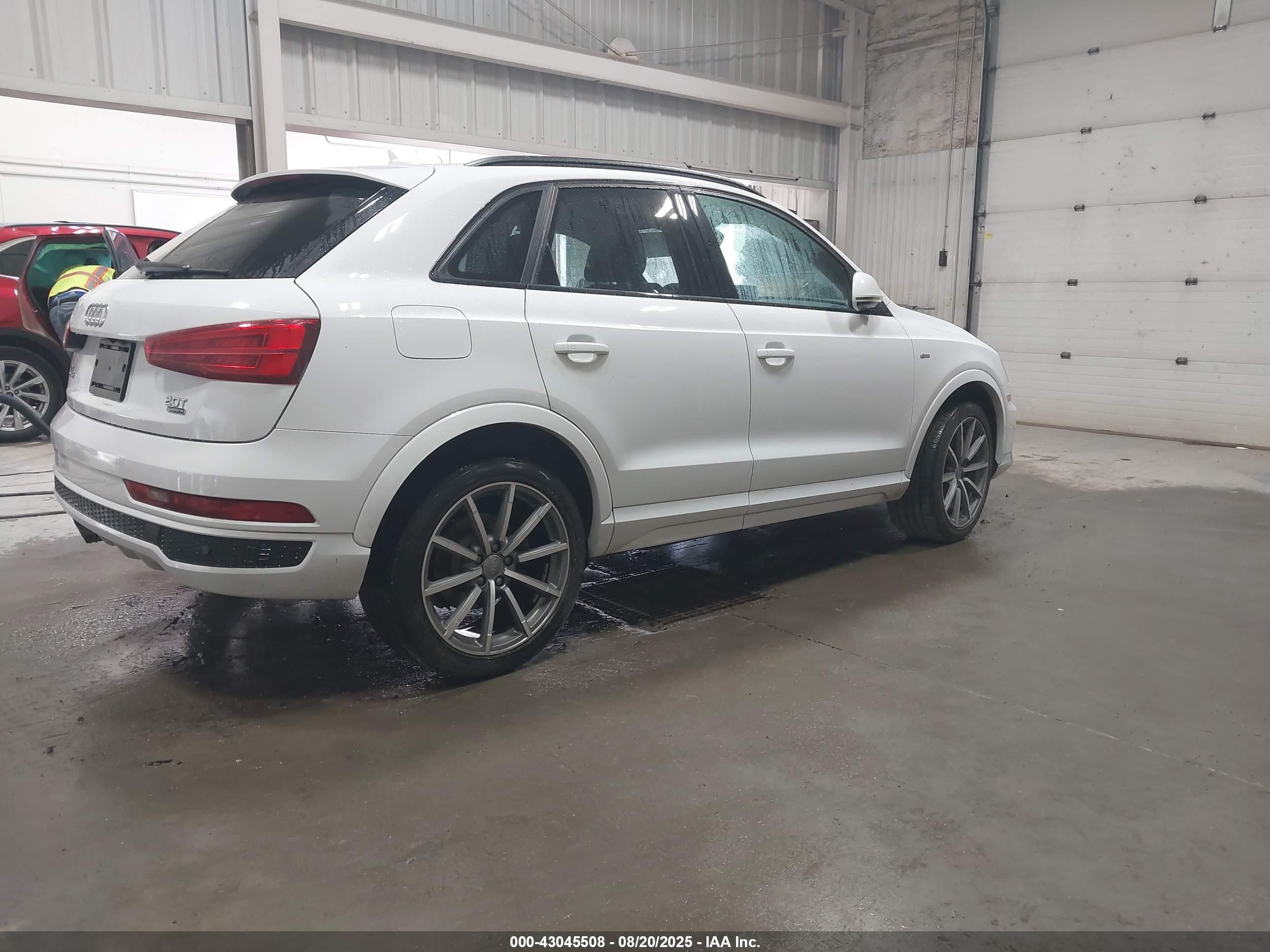 2018 Audi Q3 2.0t Premium/2.0t Sport Premium White vin: WA1JCCFS3JR001107