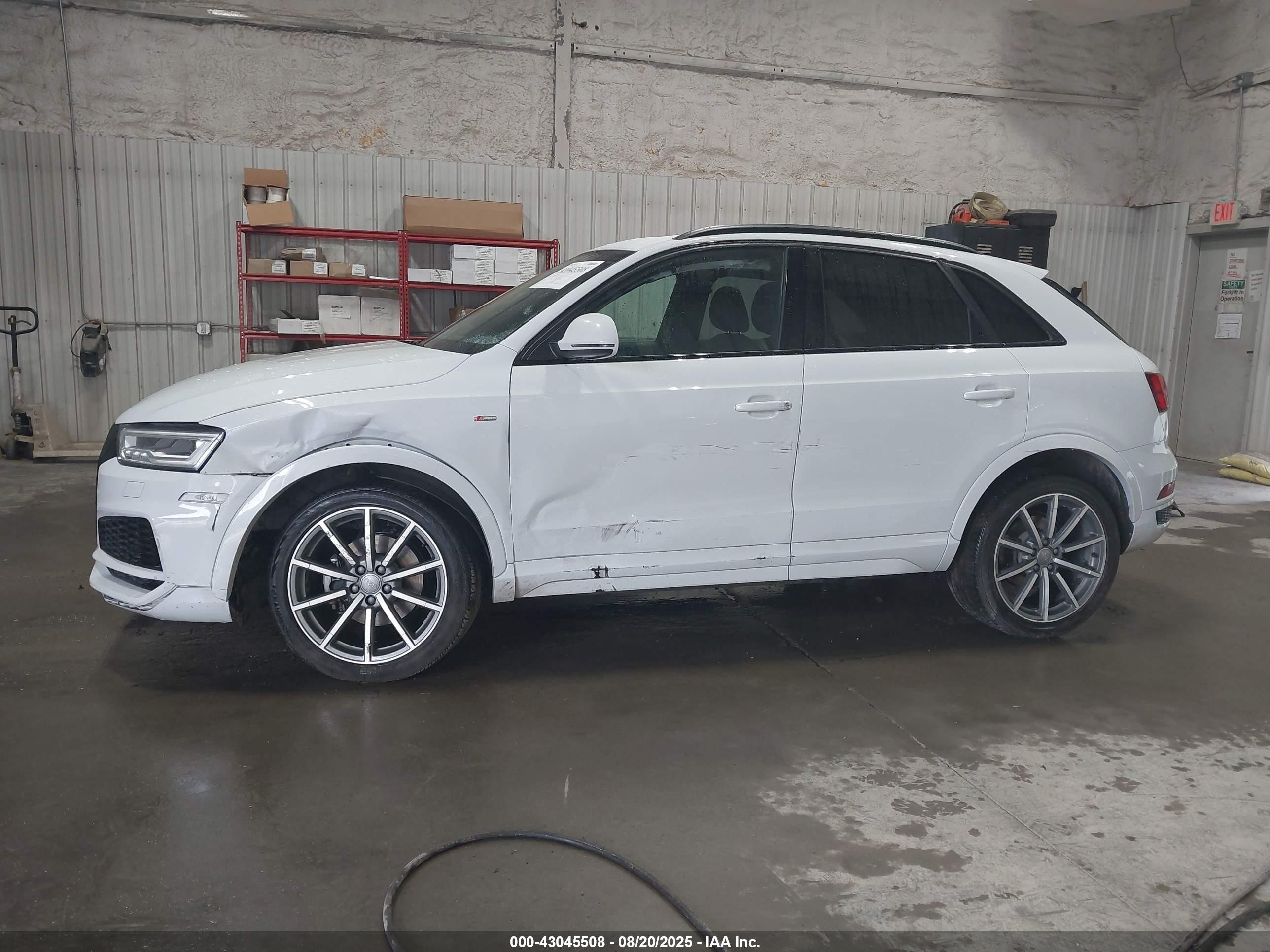 2018 Audi Q3 2.0t Premium/2.0t Sport Premium White vin: WA1JCCFS3JR001107