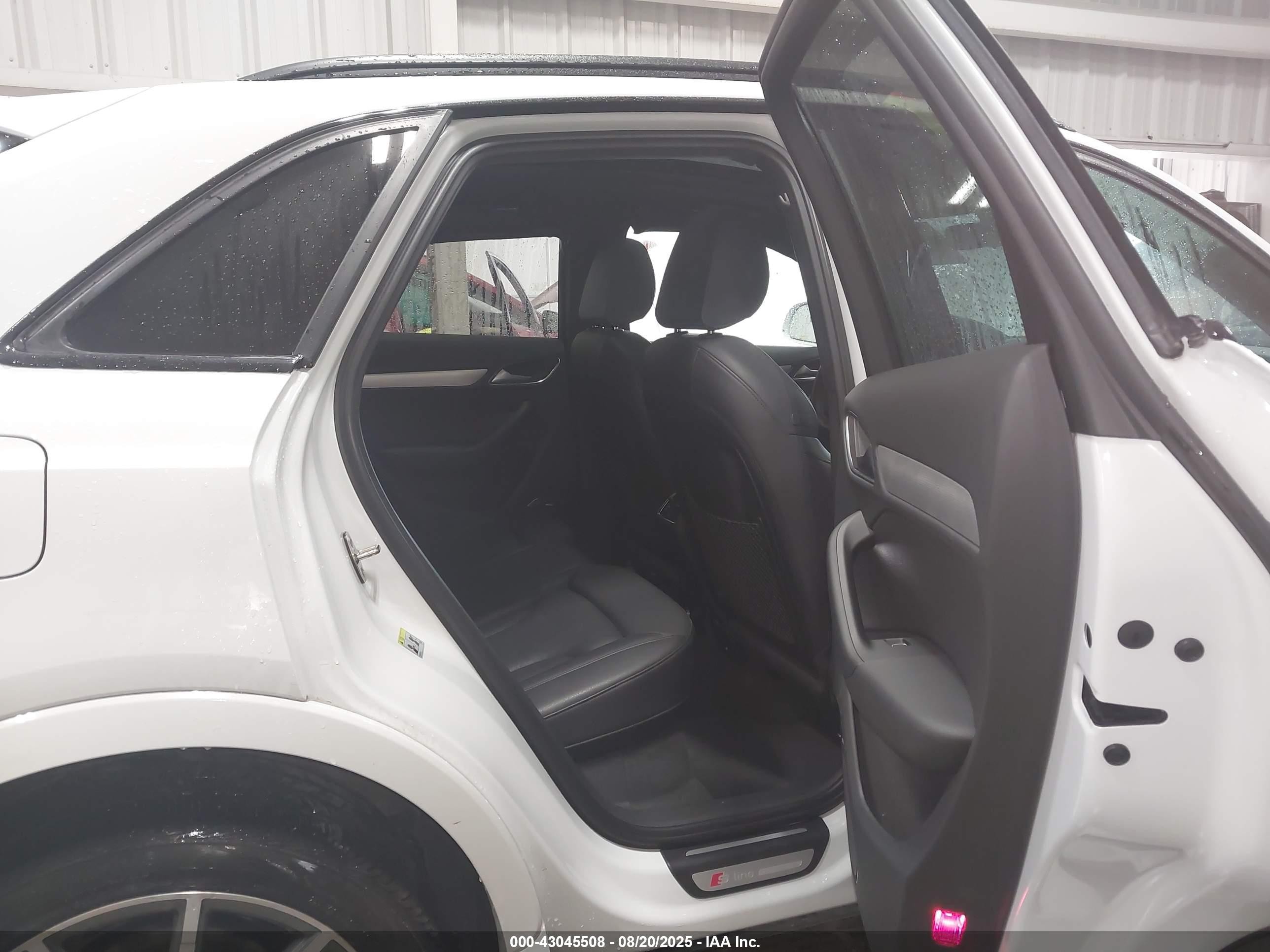 2018 Audi Q3 2.0t Premium/2.0t Sport Premium White vin: WA1JCCFS3JR001107