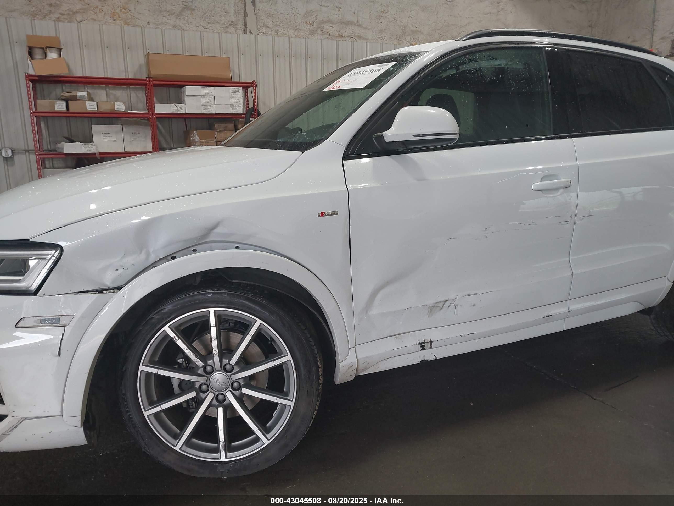 2018 Audi Q3 2.0t Premium/2.0t Sport Premium White vin: WA1JCCFS3JR001107