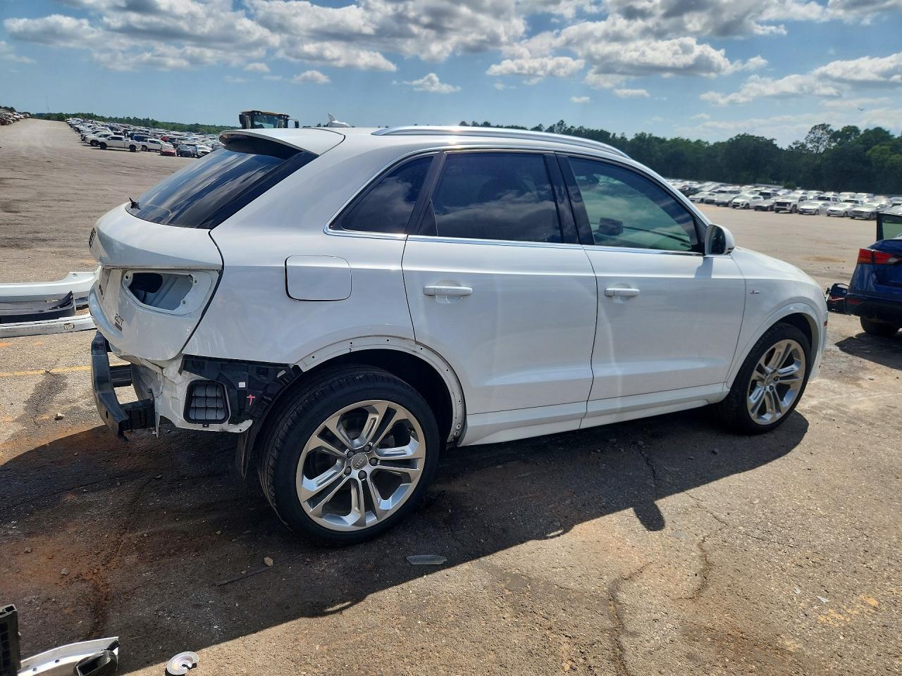 2018 Audi Q3 Premium Plus White vin: WA1JCCFSXJR012945