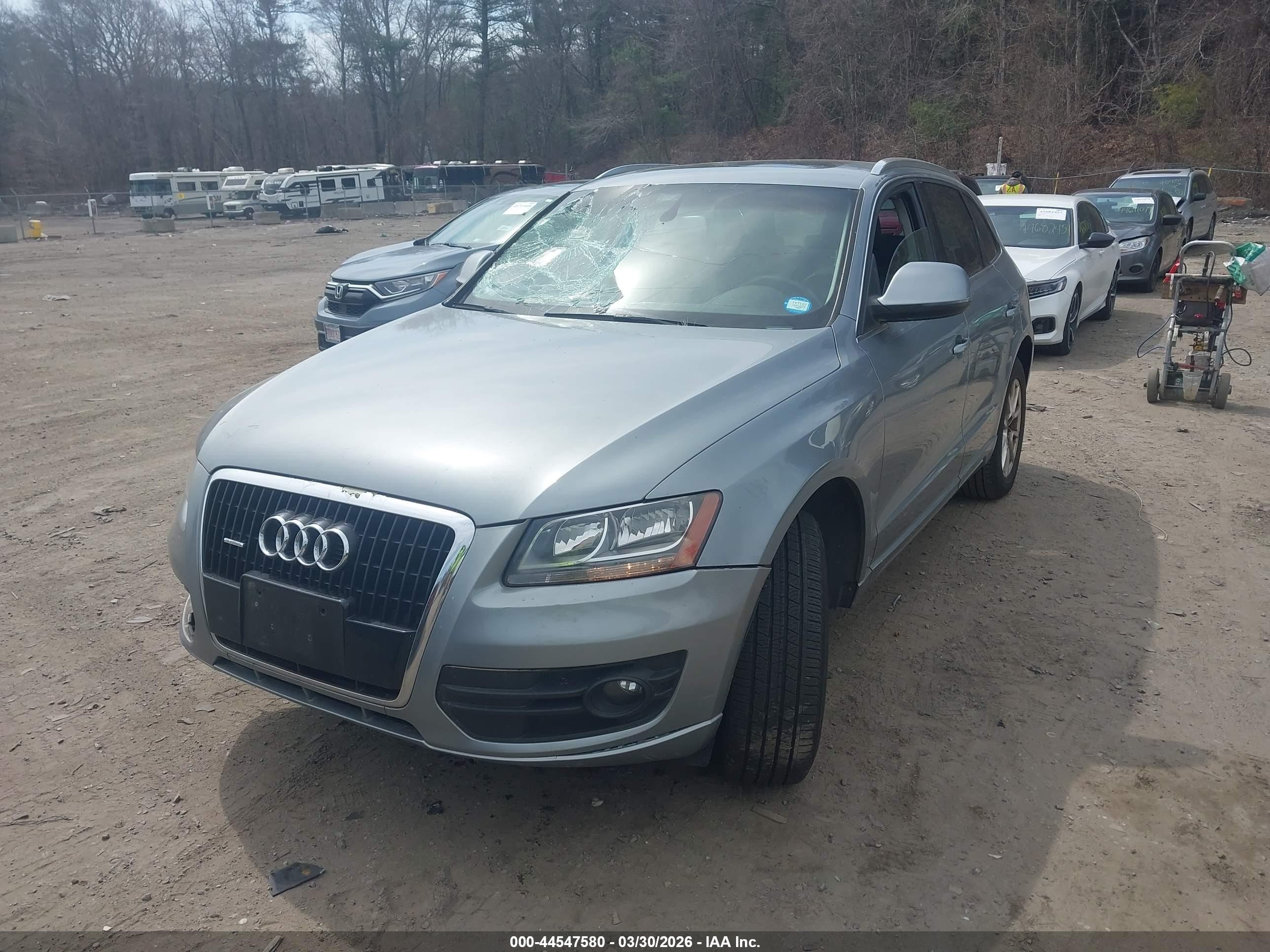 2009 Audi Q5 3.2 Premium Light Blue vin: WA1KK78R09A051515