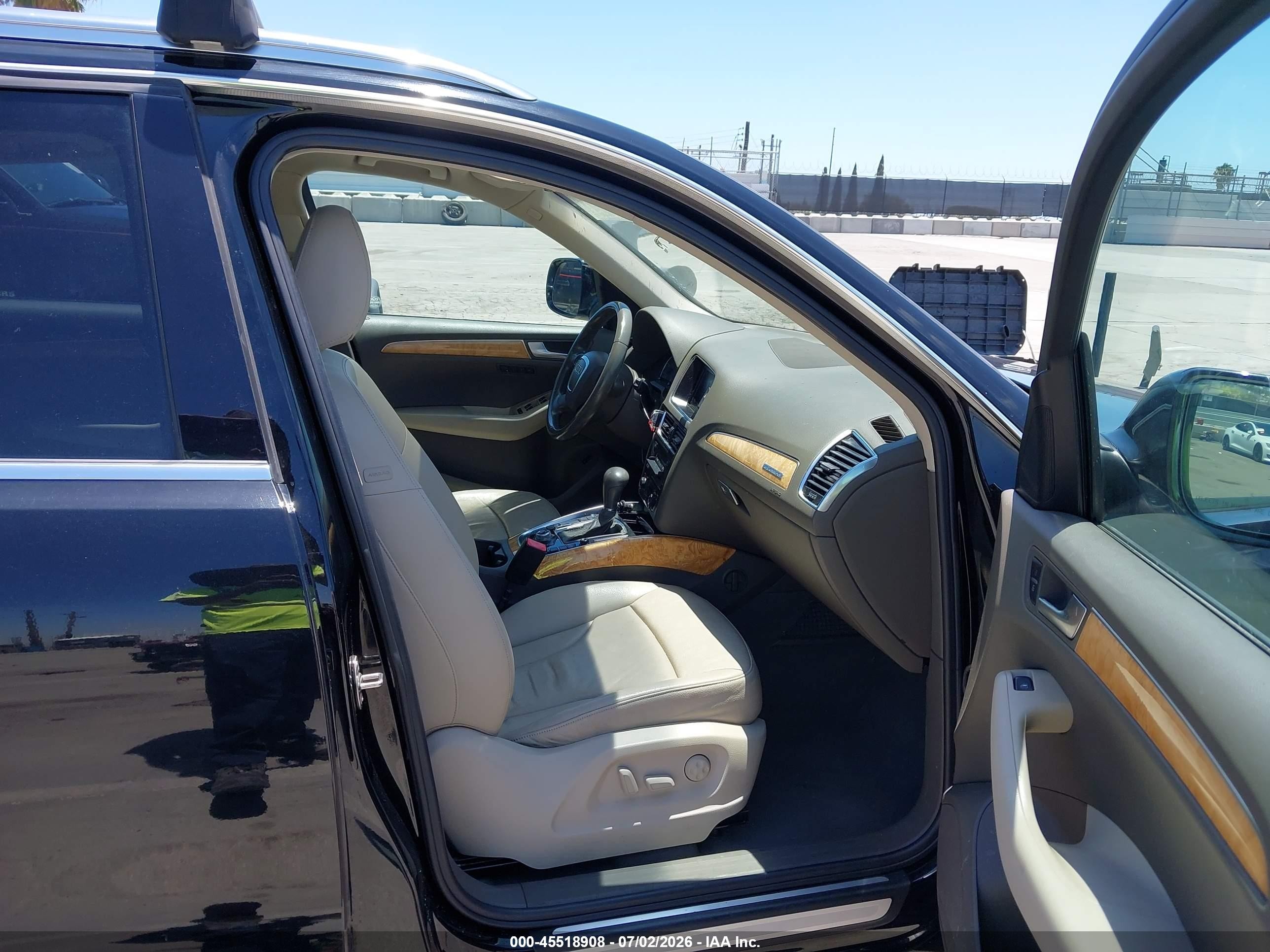 2009 Audi Q5 3.2 Premium Black vin: WA1KK78R19A017406