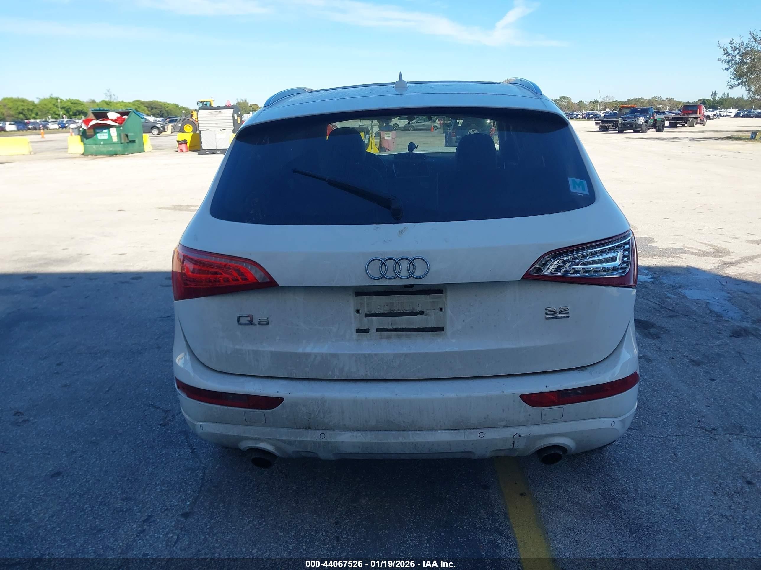 2009 Audi Q5 3.2 Premium White vin: WA1KK78R49A054157