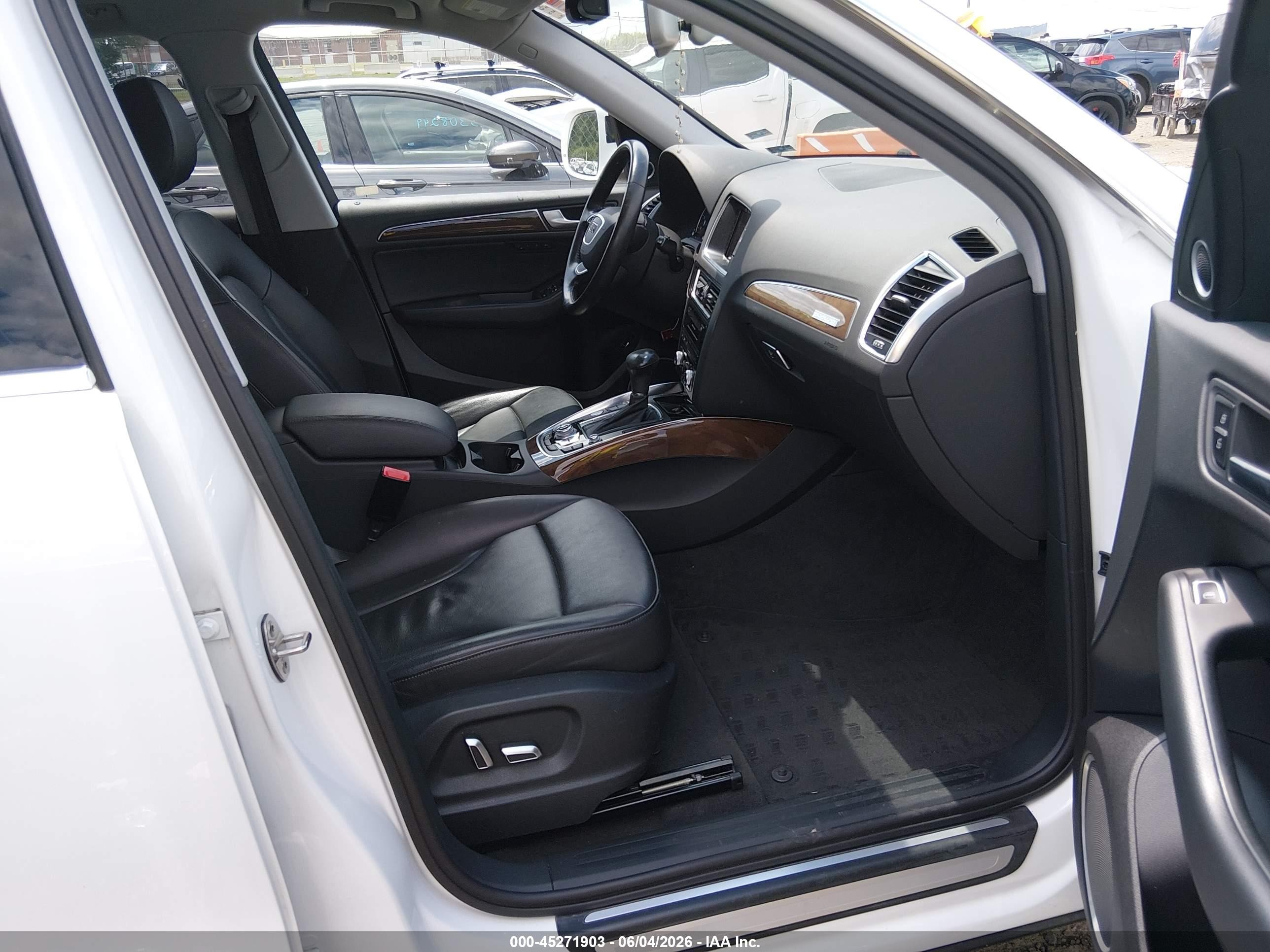 2017 Audi Q5 2.0t Premium Белый vin: WA1L2AFP2HA073789