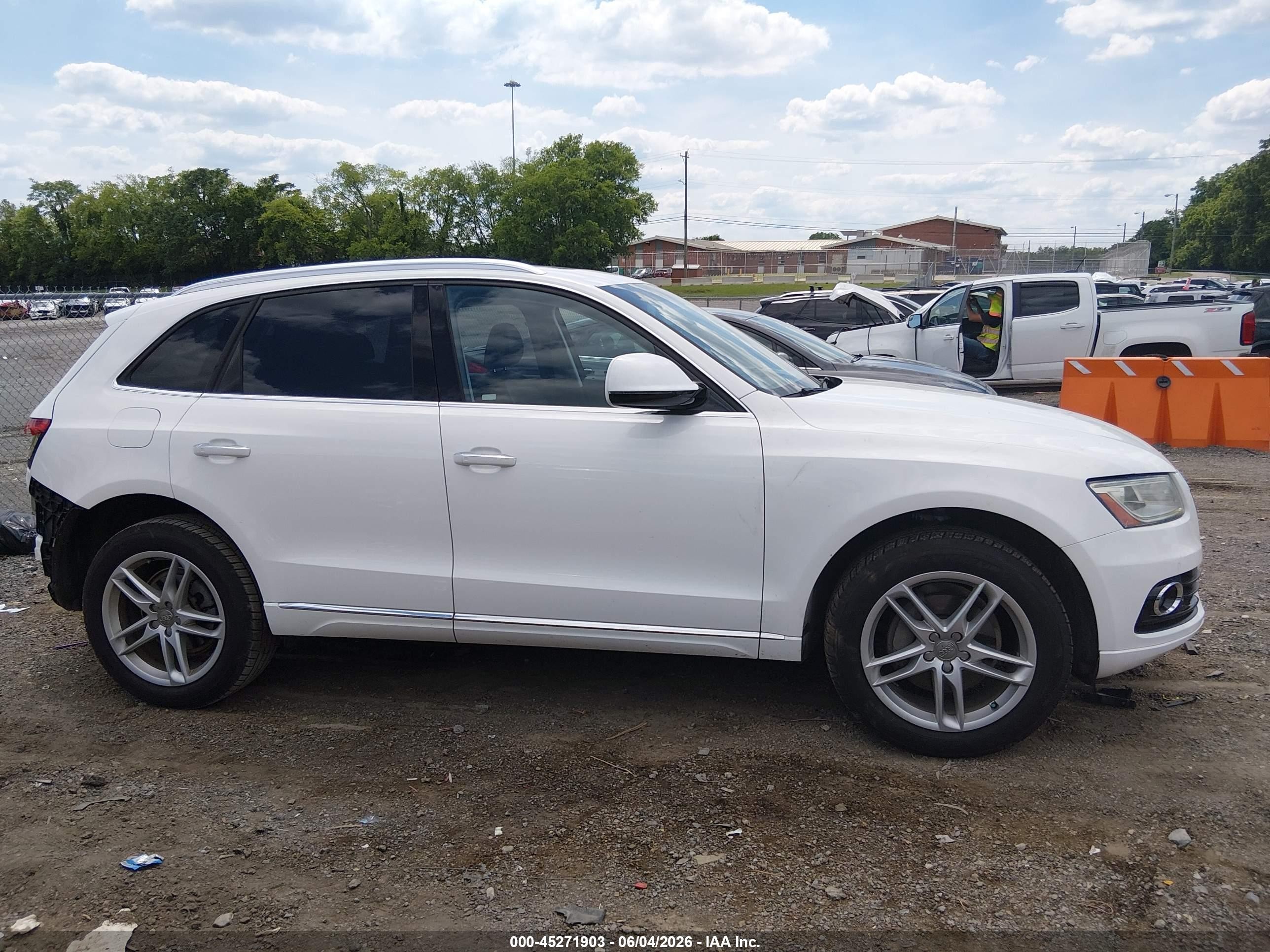 2017 Audi Q5 2.0t Premium Белый vin: WA1L2AFP2HA073789