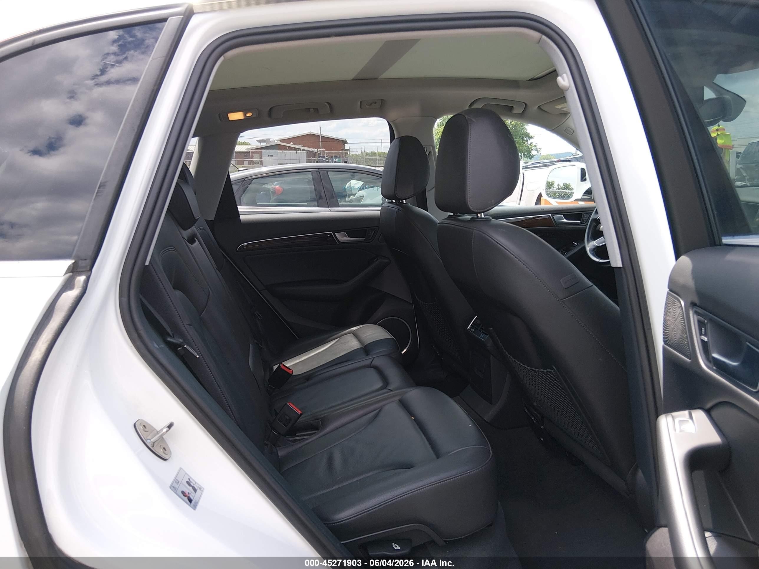 2017 Audi Q5 2.0t Premium Белый vin: WA1L2AFP2HA073789