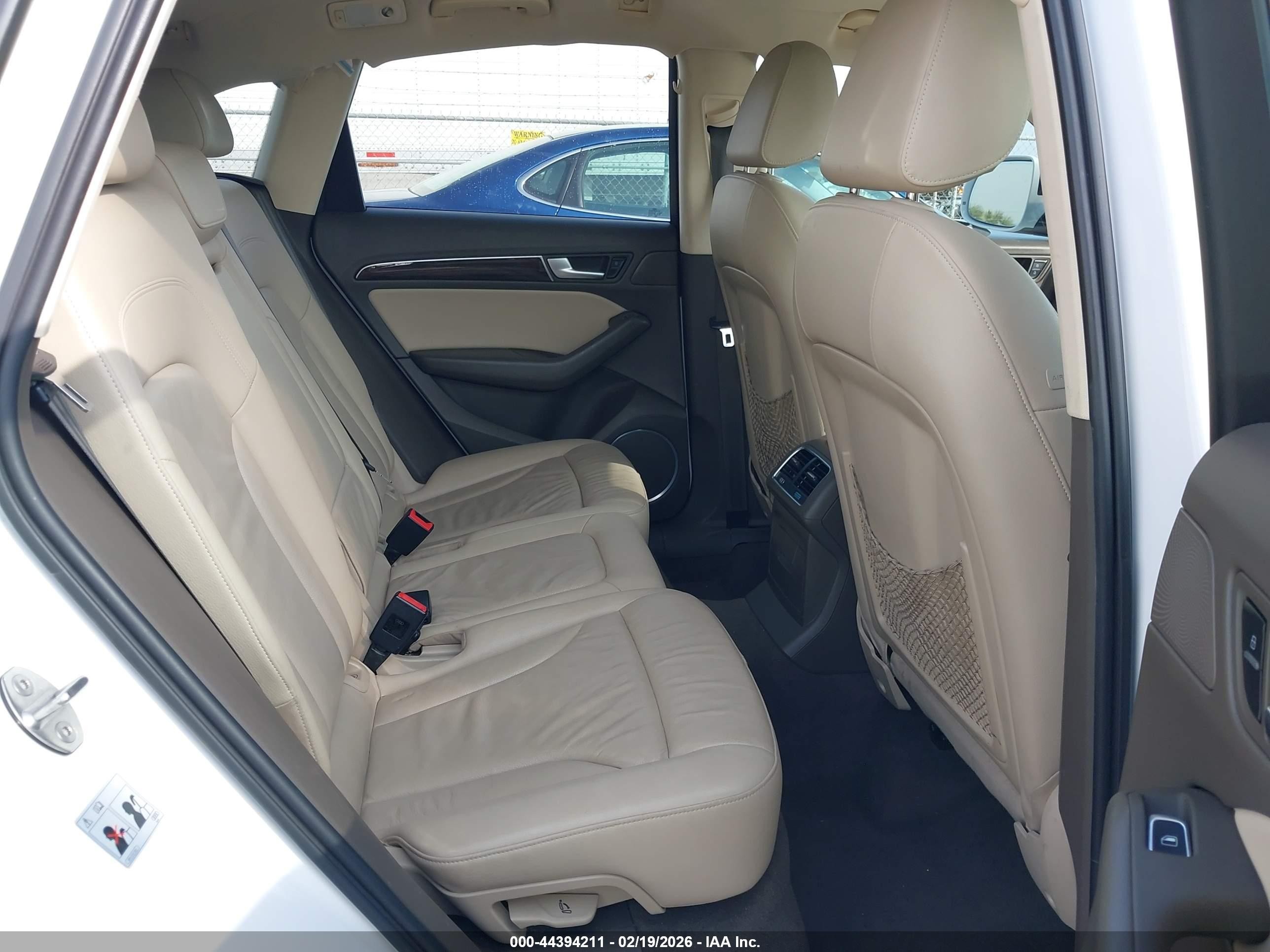 2016 Audi Q5 2.0t Premium Белый vin: WA1L2AFP7GA019547