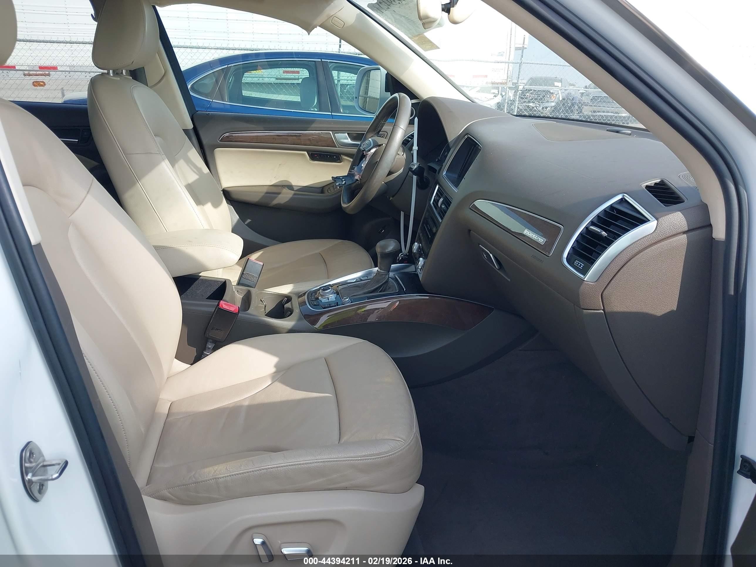 2016 Audi Q5 2.0t Premium Белый vin: WA1L2AFP7GA019547