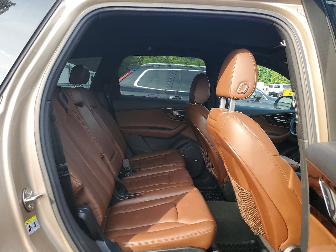 2018 Audi Q7 Premium Plus Tan vin: WA1LAAF70JD007457