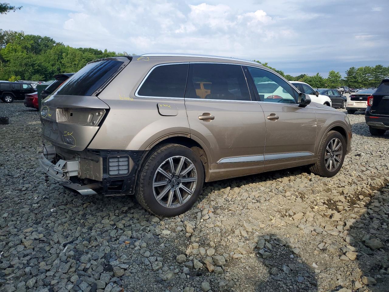2018 Audi Q7 Premium Plus Tan vin: WA1LAAF70JD007457
