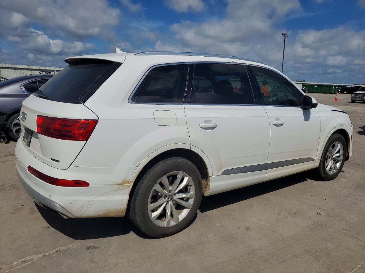 2019 Audi Q7 Premium Plus White vin: WA1LAAF70KD042968