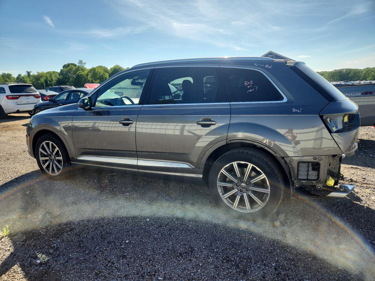 2019 Audi Q7 Premium Plus Серебряный vin: WA1LAAF74KD047882