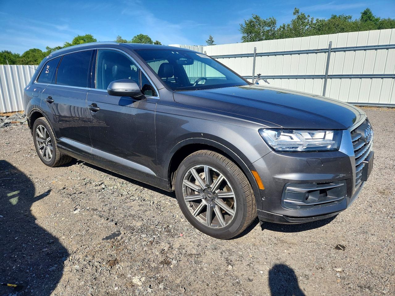 2019 Audi Q7 Premium Plus Серебряный vin: WA1LAAF74KD047882