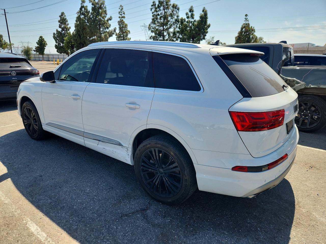 2017 Audi Q7 Premium Plus White vin: WA1LAAF75HD048726