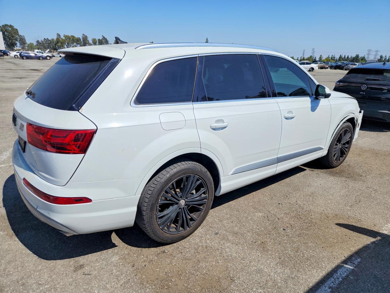 2017 Audi Q7 Premium Plus White vin: WA1LAAF75HD048726