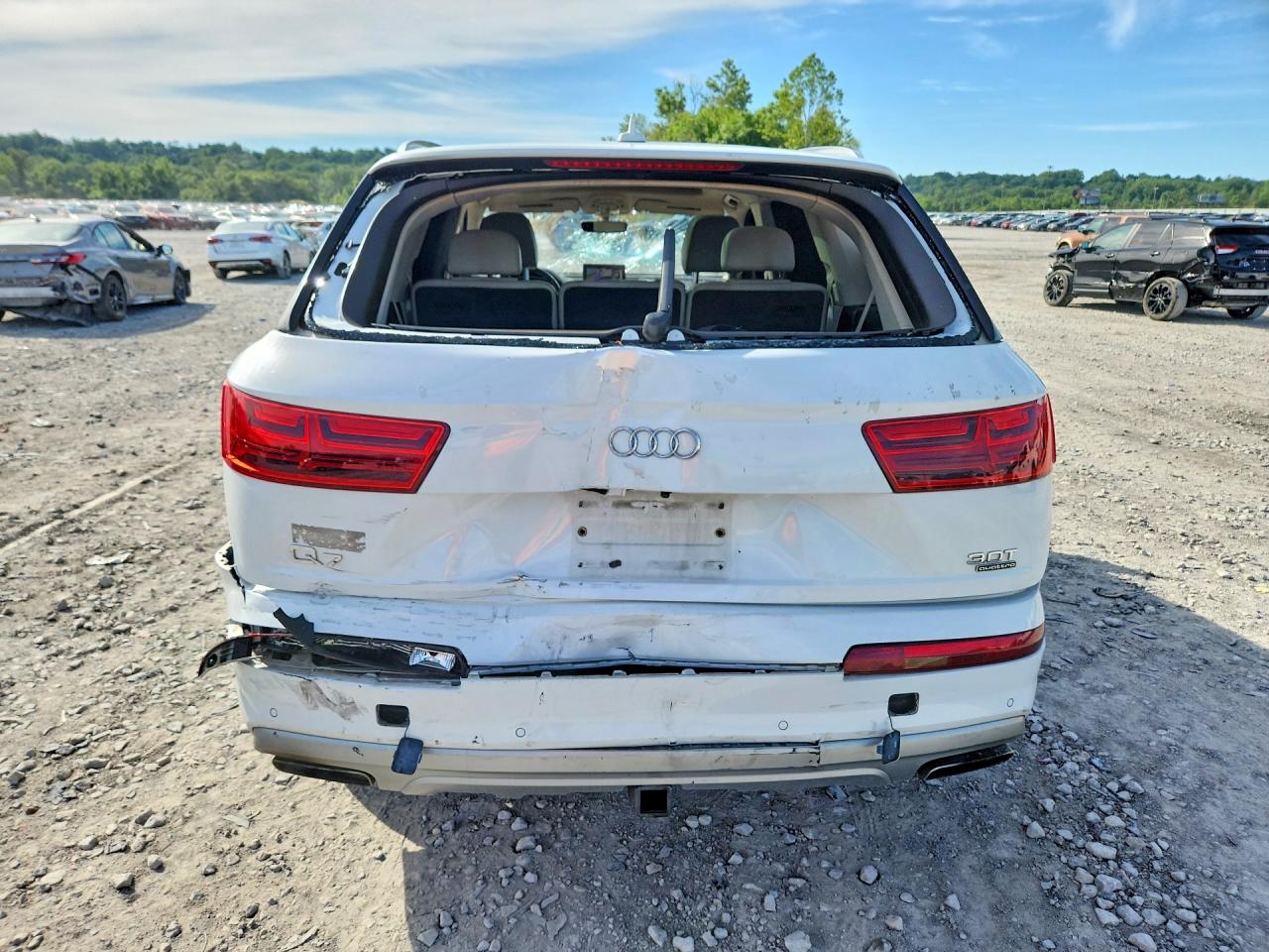 2017 Audi Q7 White vin: WA1LAAF76HD005156