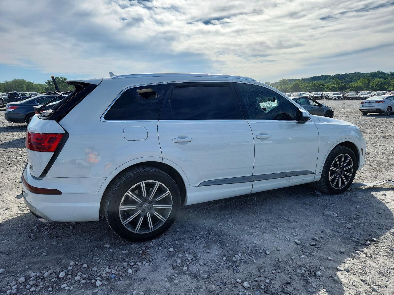 2017 Audi Q7 White vin: WA1LAAF76HD005156