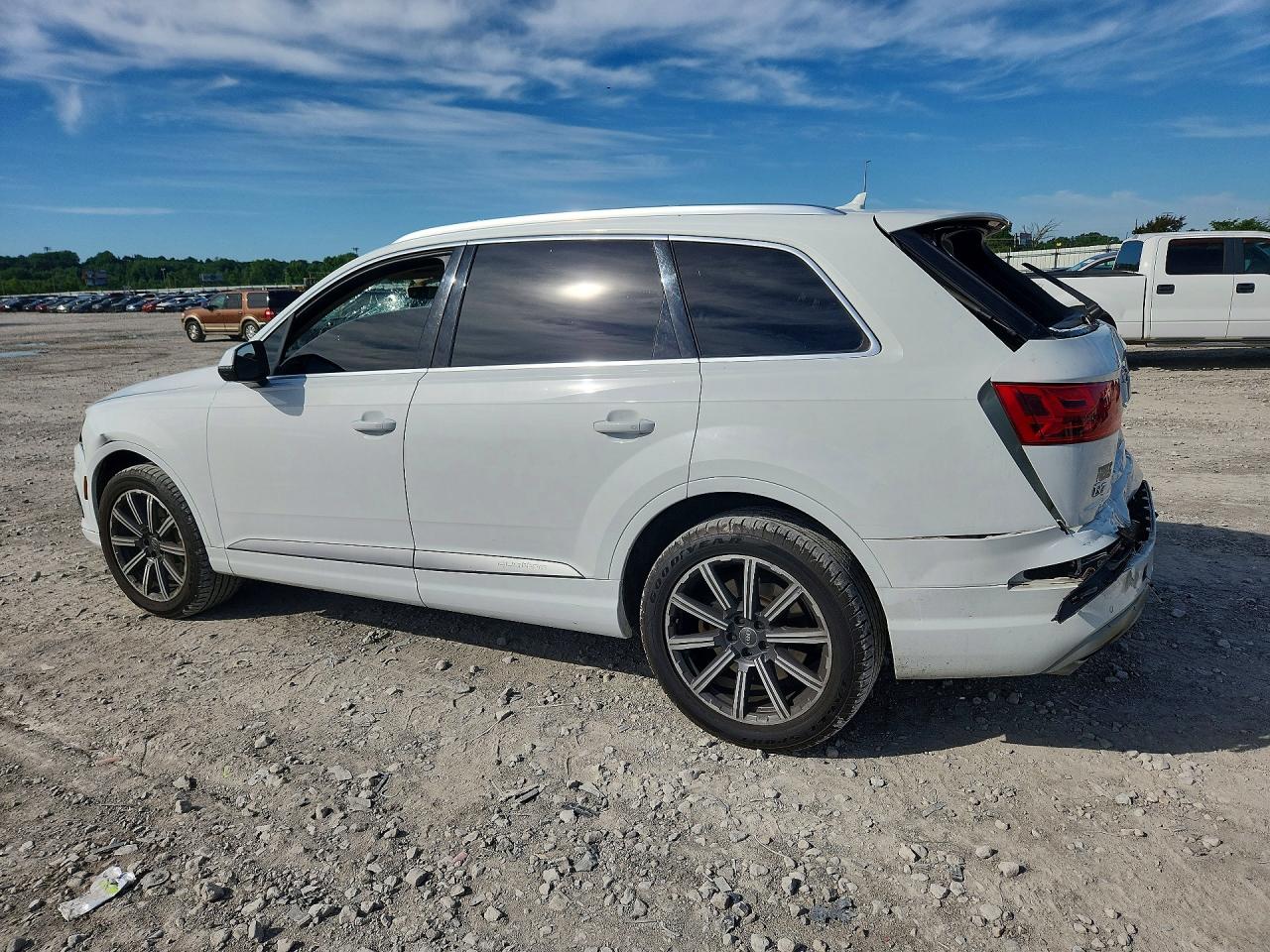 2017 Audi Q7 White vin: WA1LAAF76HD005156
