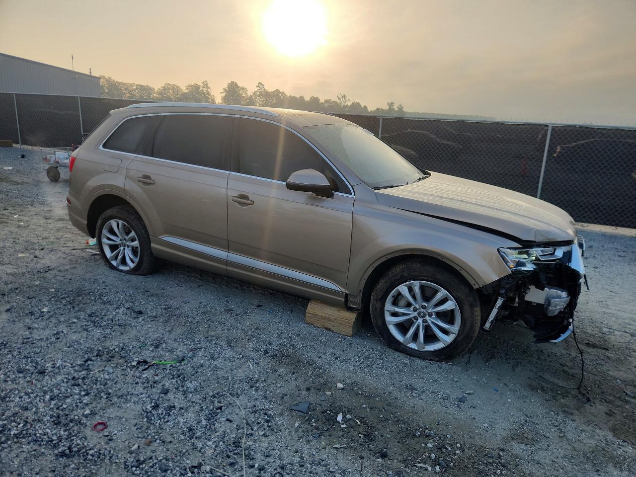 2019 Audi Q7 Premium Plus Tan vin: WA1LAAF76KD003639