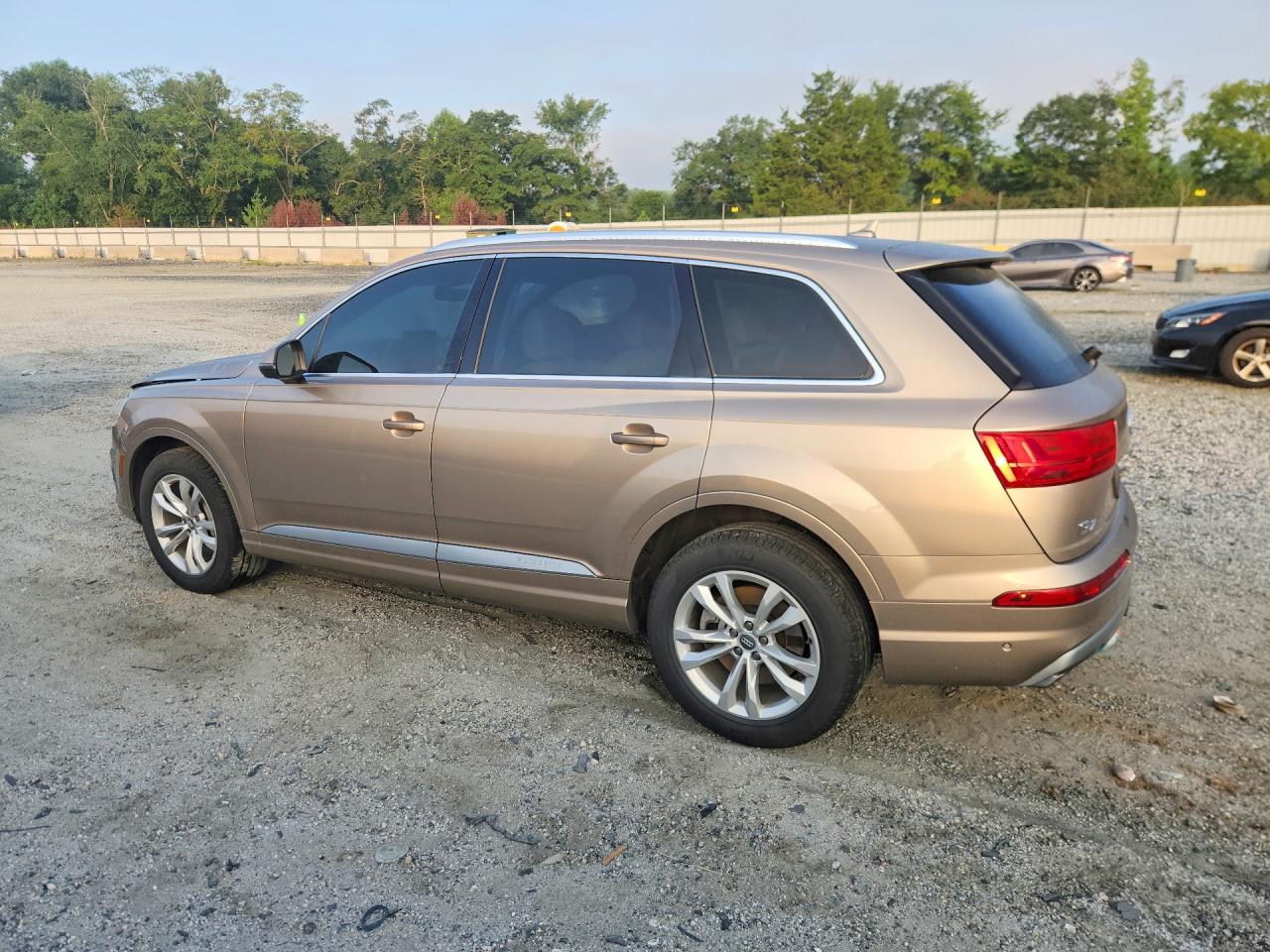 2019 Audi Q7 Premium Plus Tan vin: WA1LAAF76KD003639