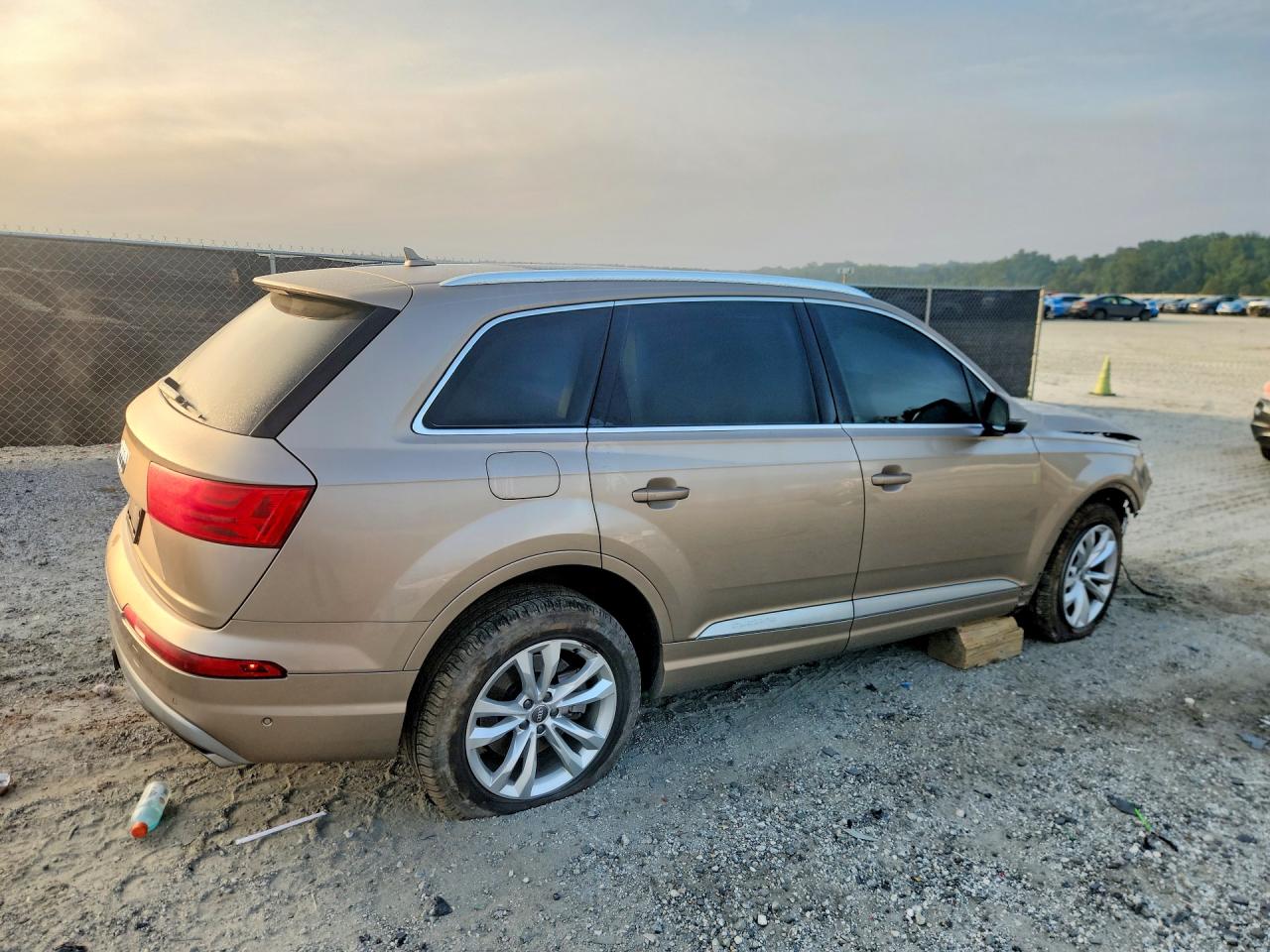 2019 Audi Q7 Premium Plus Tan vin: WA1LAAF76KD003639