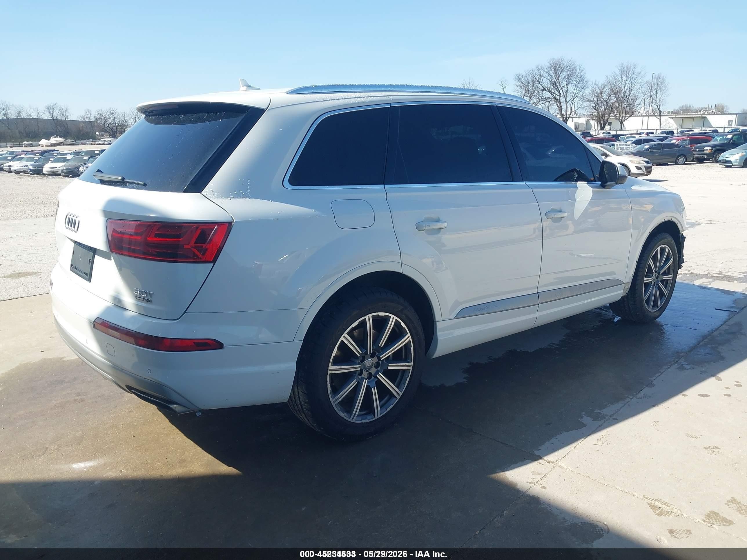 2018 Audi Q7 3.0t Premium White vin: WA1LAAF77JD016110