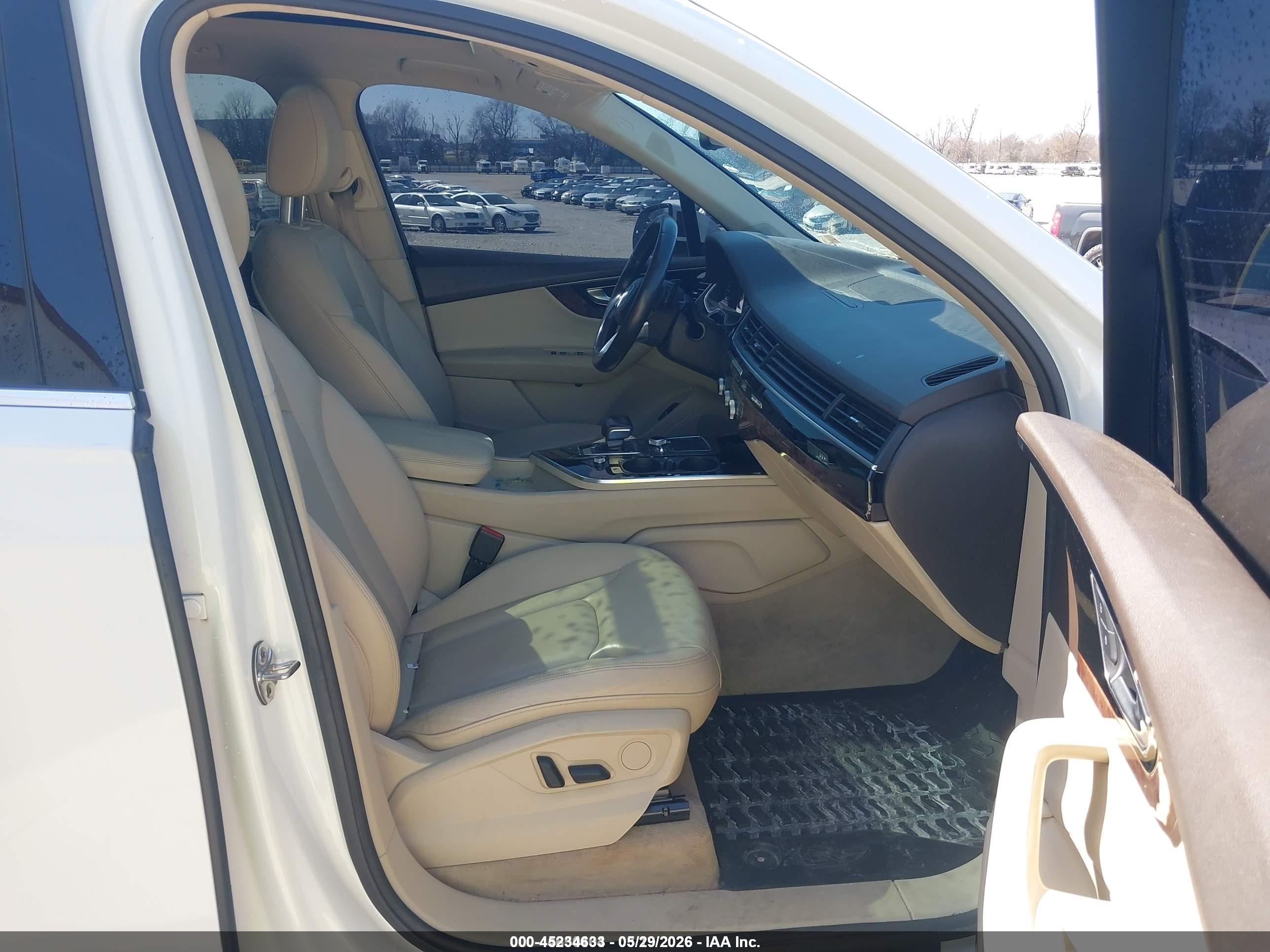 2018 Audi Q7 3.0t Premium White vin: WA1LAAF77JD016110