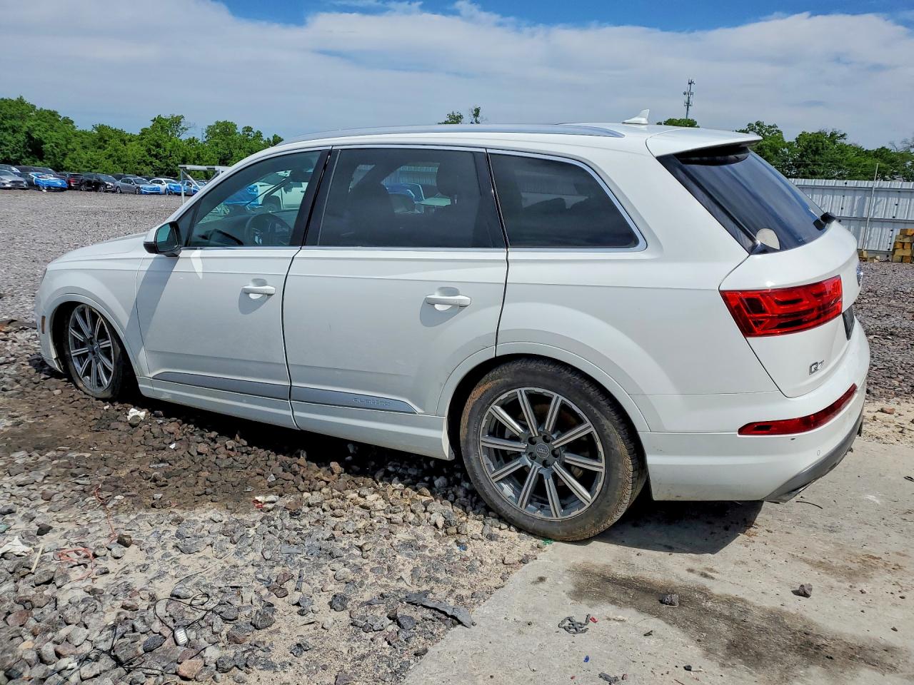 2019 Audi Q7 White vin: WA1LAAF77KD000359