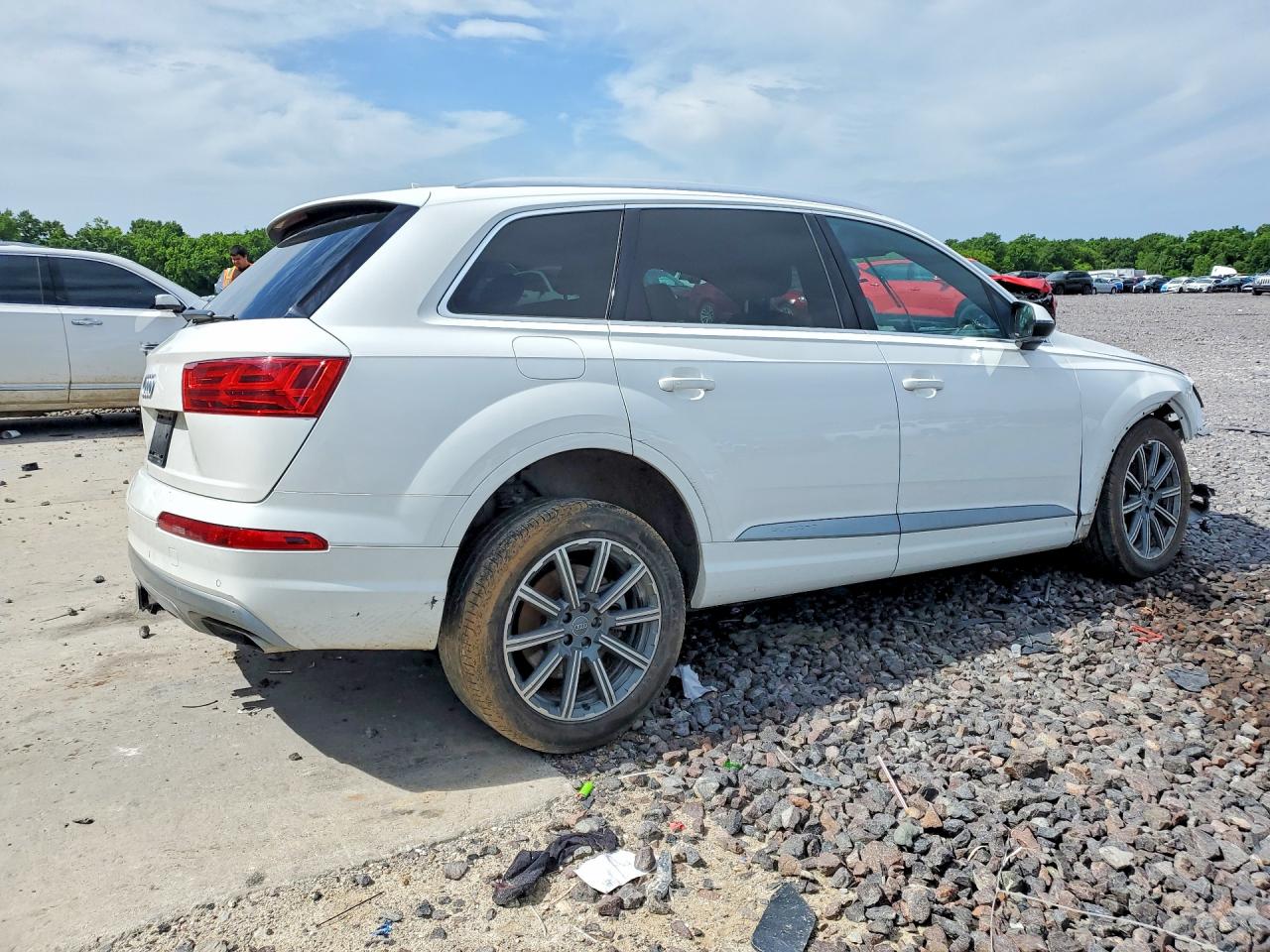 2019 Audi Q7 White vin: WA1LAAF77KD000359