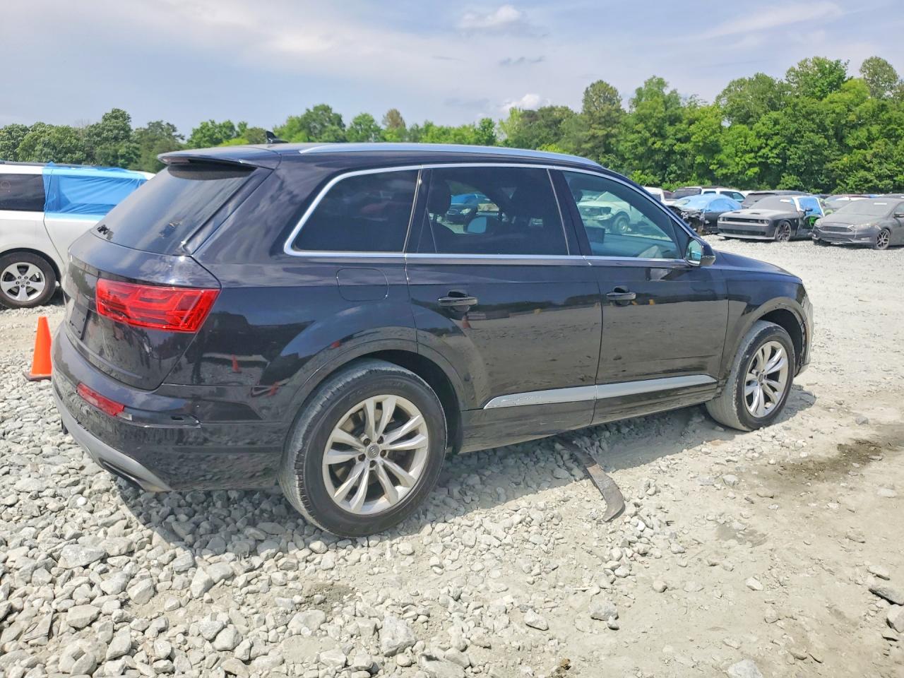 2017 Audi Q7 Premium Plus Черный vin: WA1LAAF78HD010097