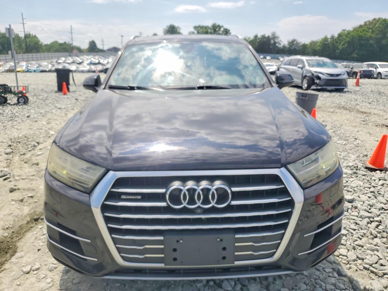 2017 Audi Q7 Premium Plus Черный vin: WA1LAAF78HD010097