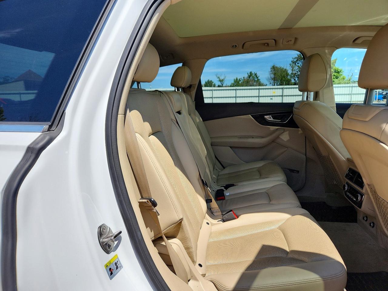 2019 Audi Q7 Premium Plus White vin: WA1LAAF78KD009121
