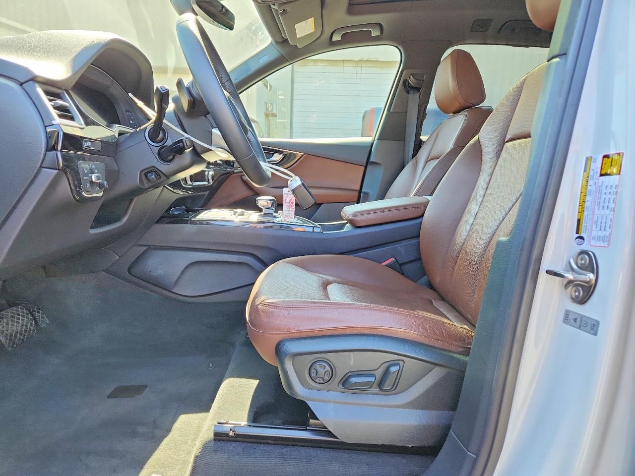 2018 Audi Q7 Premium Plus White vin: WA1LAAF79JD031093